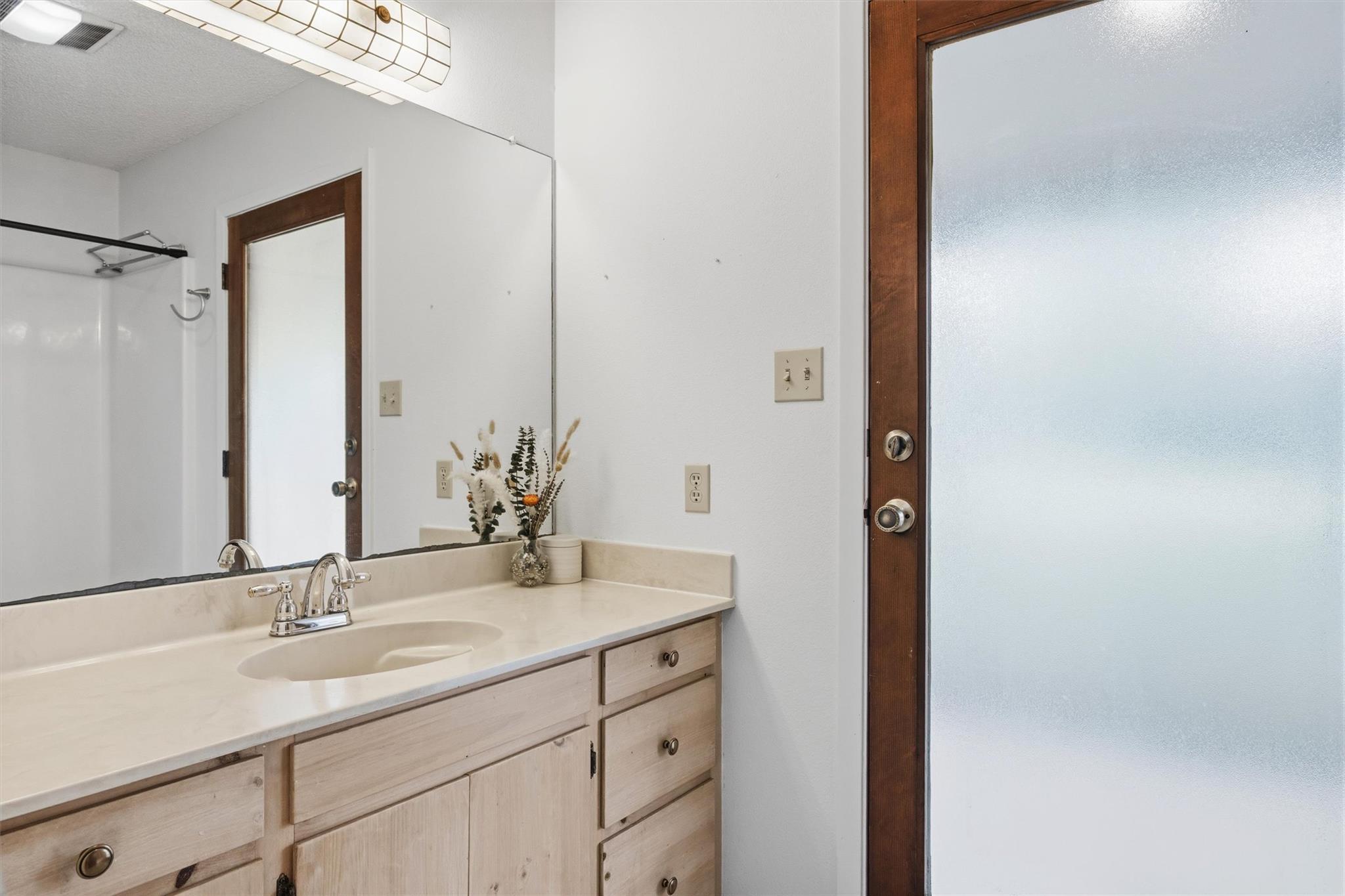 1800 County Road 436, Dime Box, TX 77853