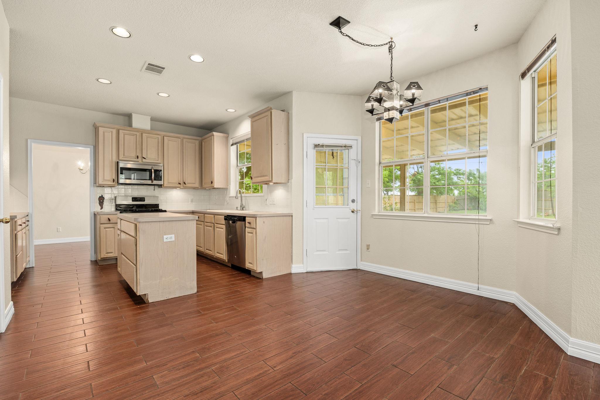 106 S Carriage Hills Dr, Georgetown, TX 78626