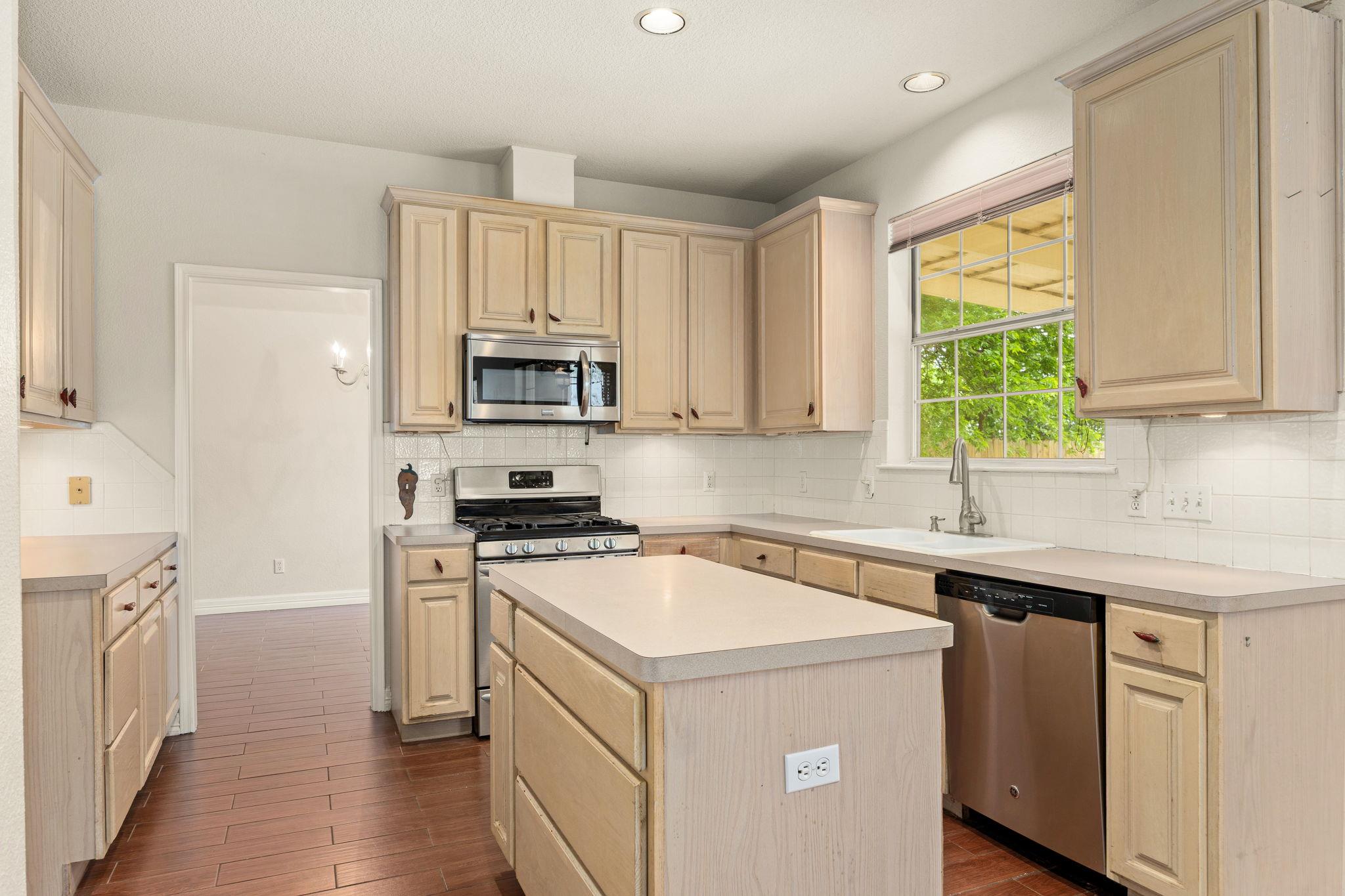 106 S Carriage Hills Dr, Georgetown, TX 78626