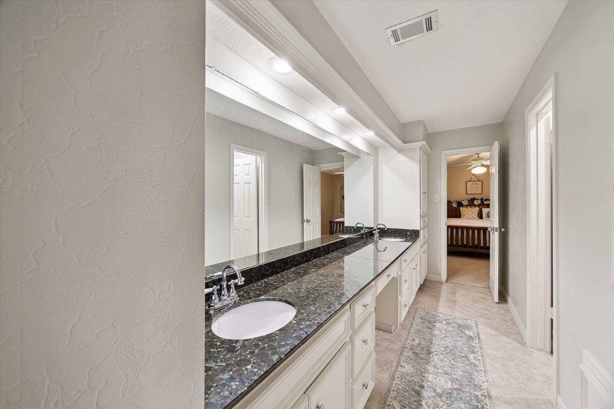 15111 Rose Cottage Dr, Houston, TX 77069