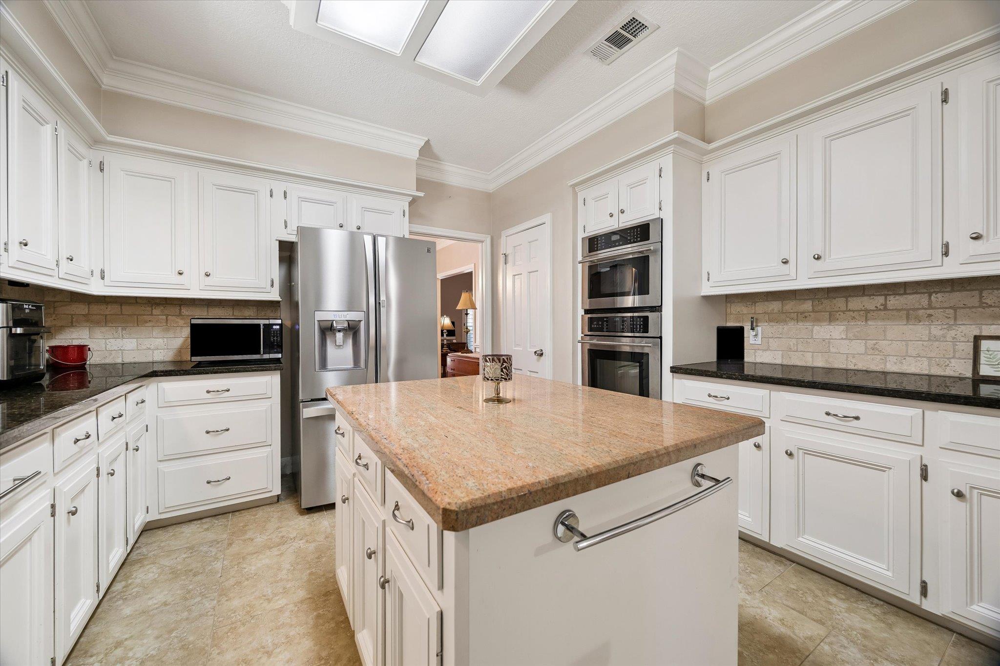 15111 Rose Cottage Dr, Houston, TX 77069