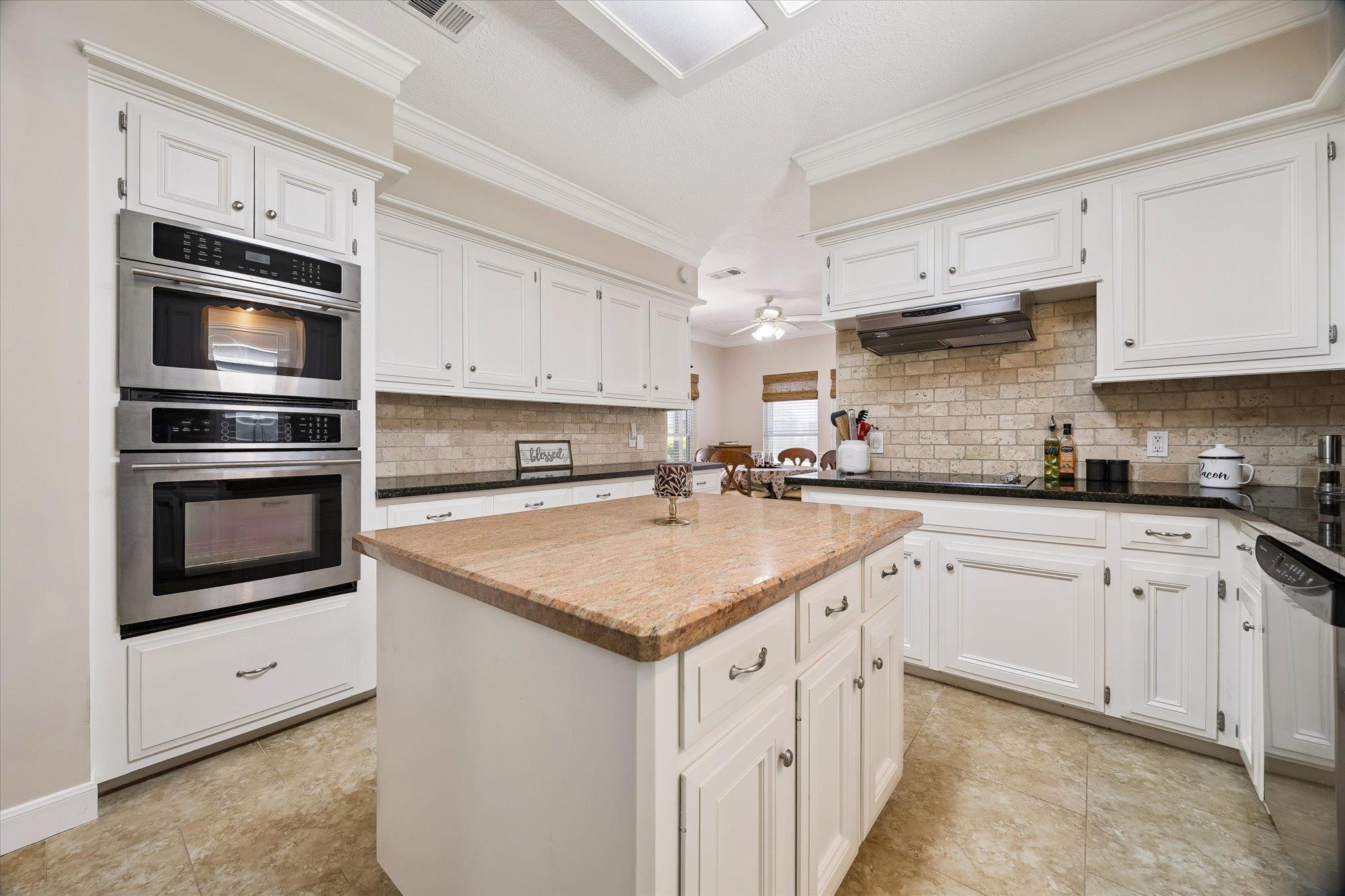 15111 Rose Cottage Dr, Houston, TX 77069