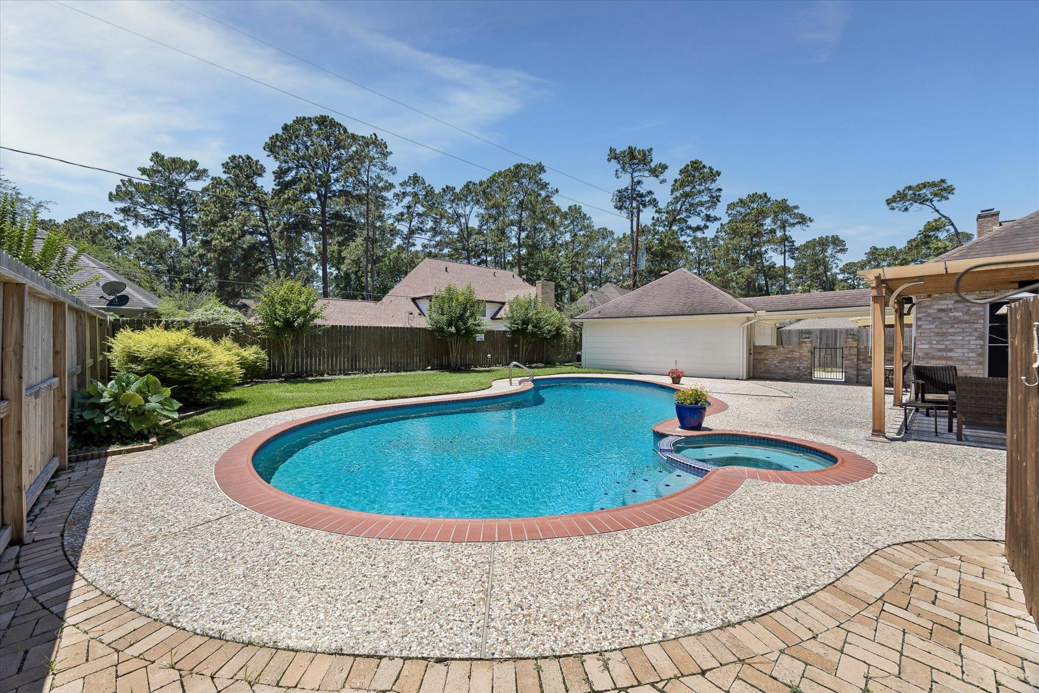 15111 Rose Cottage Dr, Houston, TX 77069