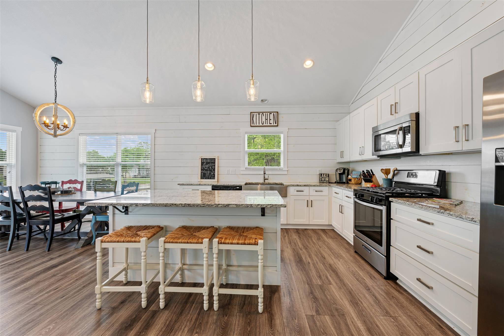 1016 Sherwood Forest Dr, Marble Falls, TX 78654