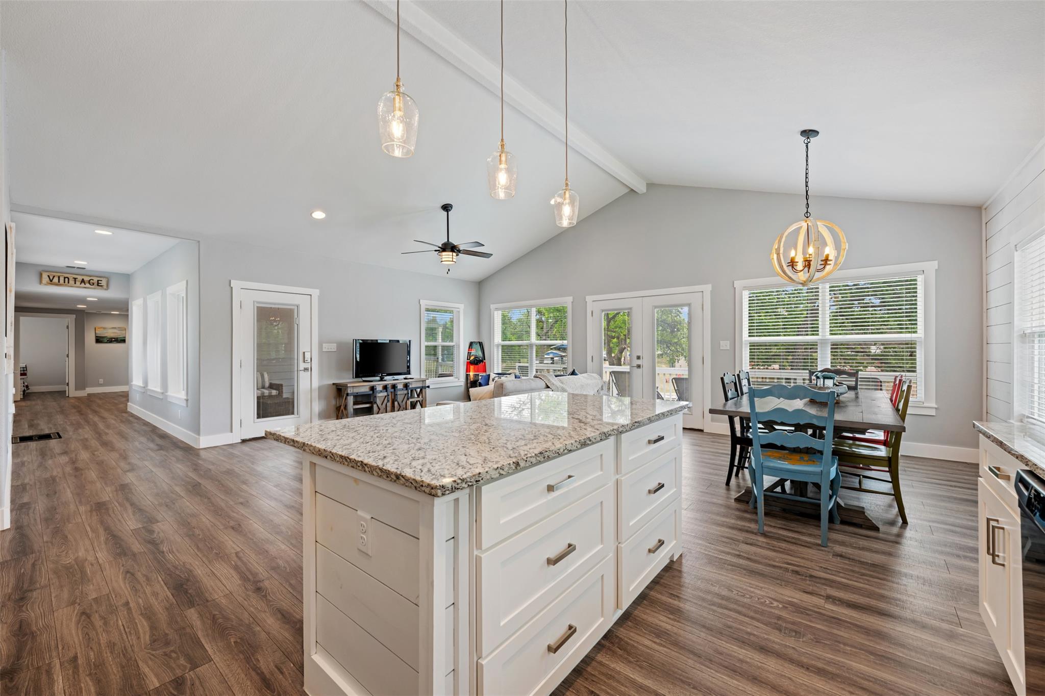 1016 Sherwood Forest Dr, Marble Falls, TX 78654