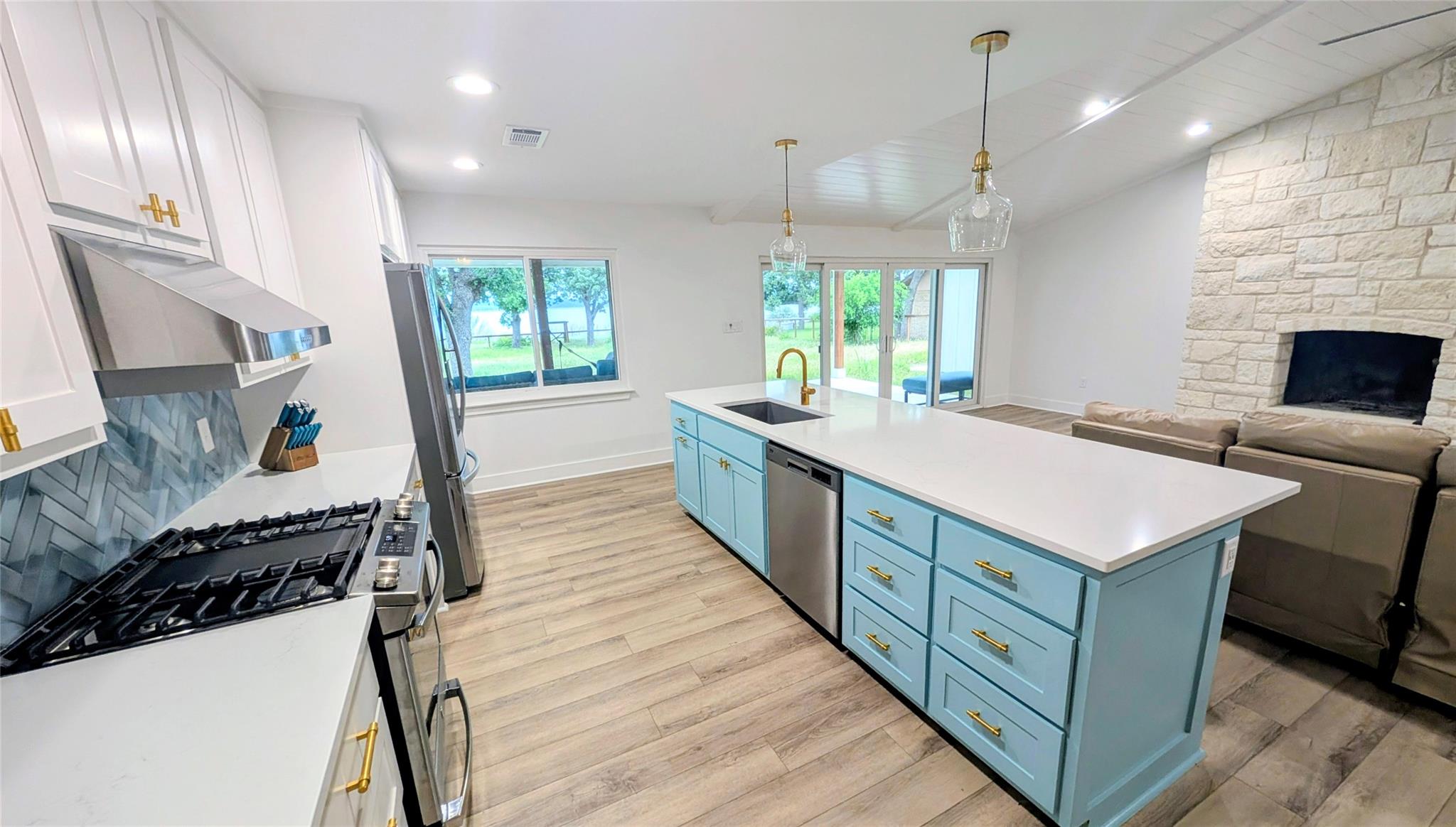 114 Agarita Dr, Burnet, TX 78611