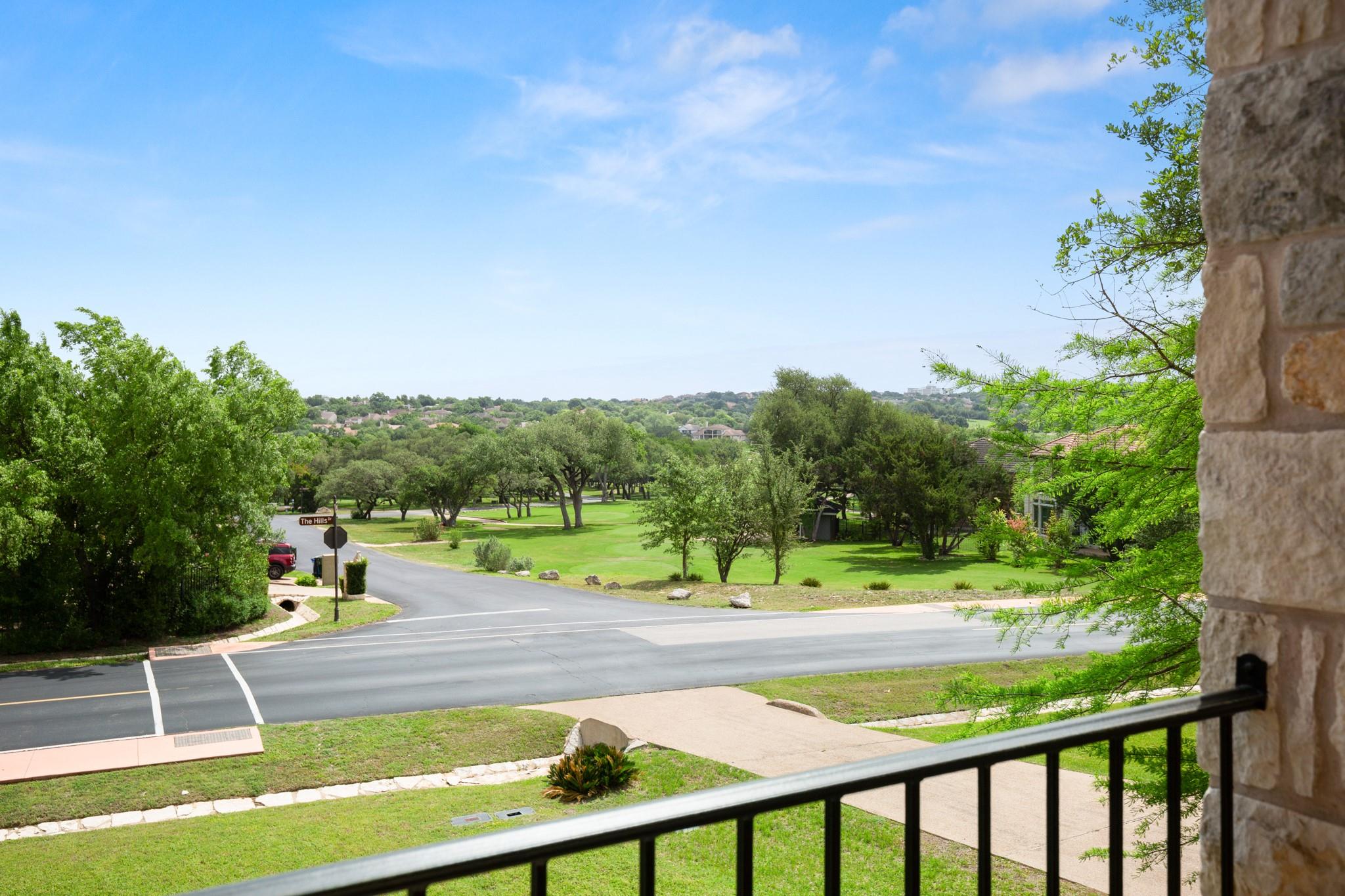 19 Swiftwater Trl, The Hills, TX 78738