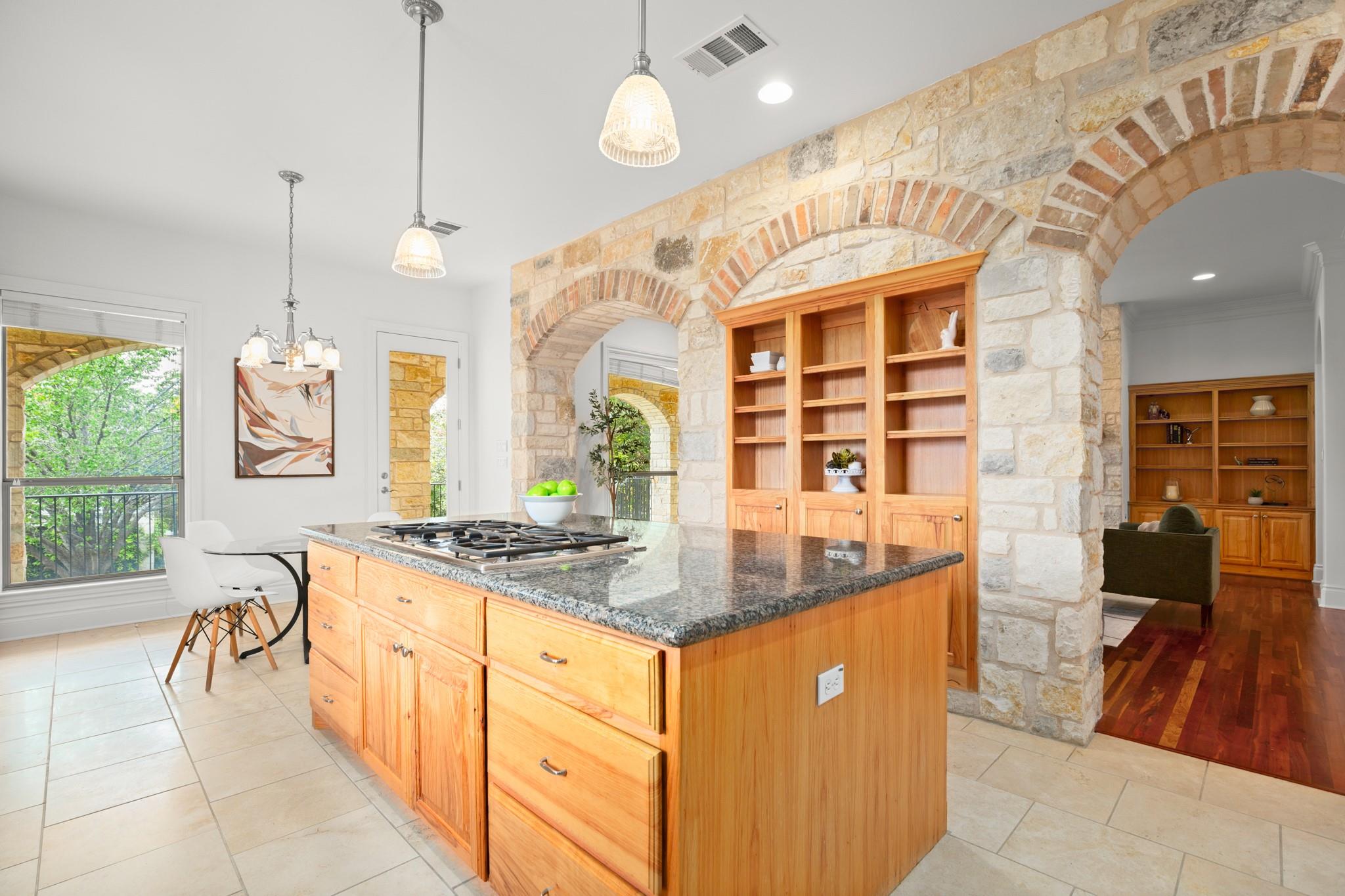 19 Swiftwater Trl, The Hills, TX 78738