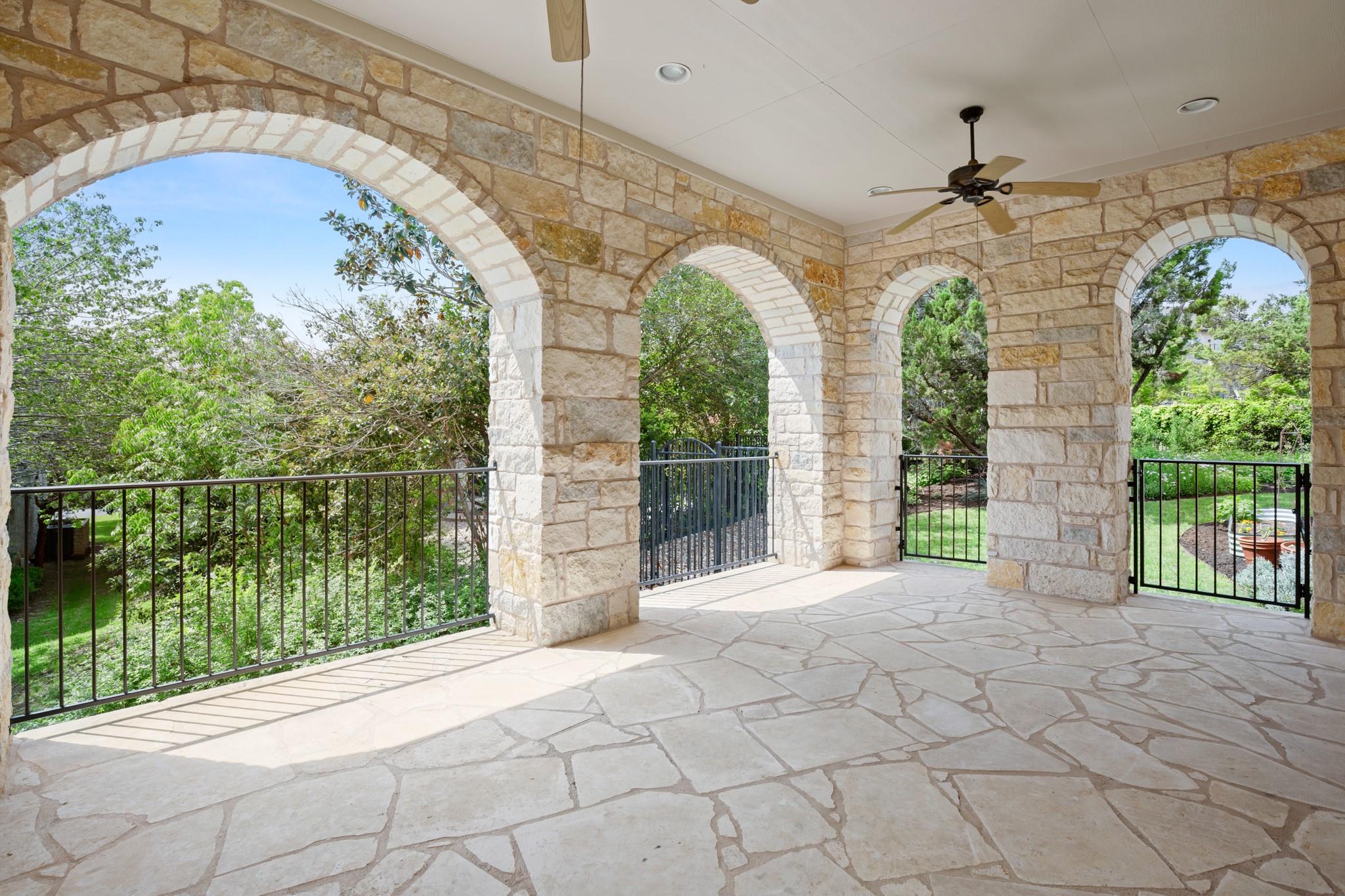 19 Swiftwater Trl, The Hills, TX 78738