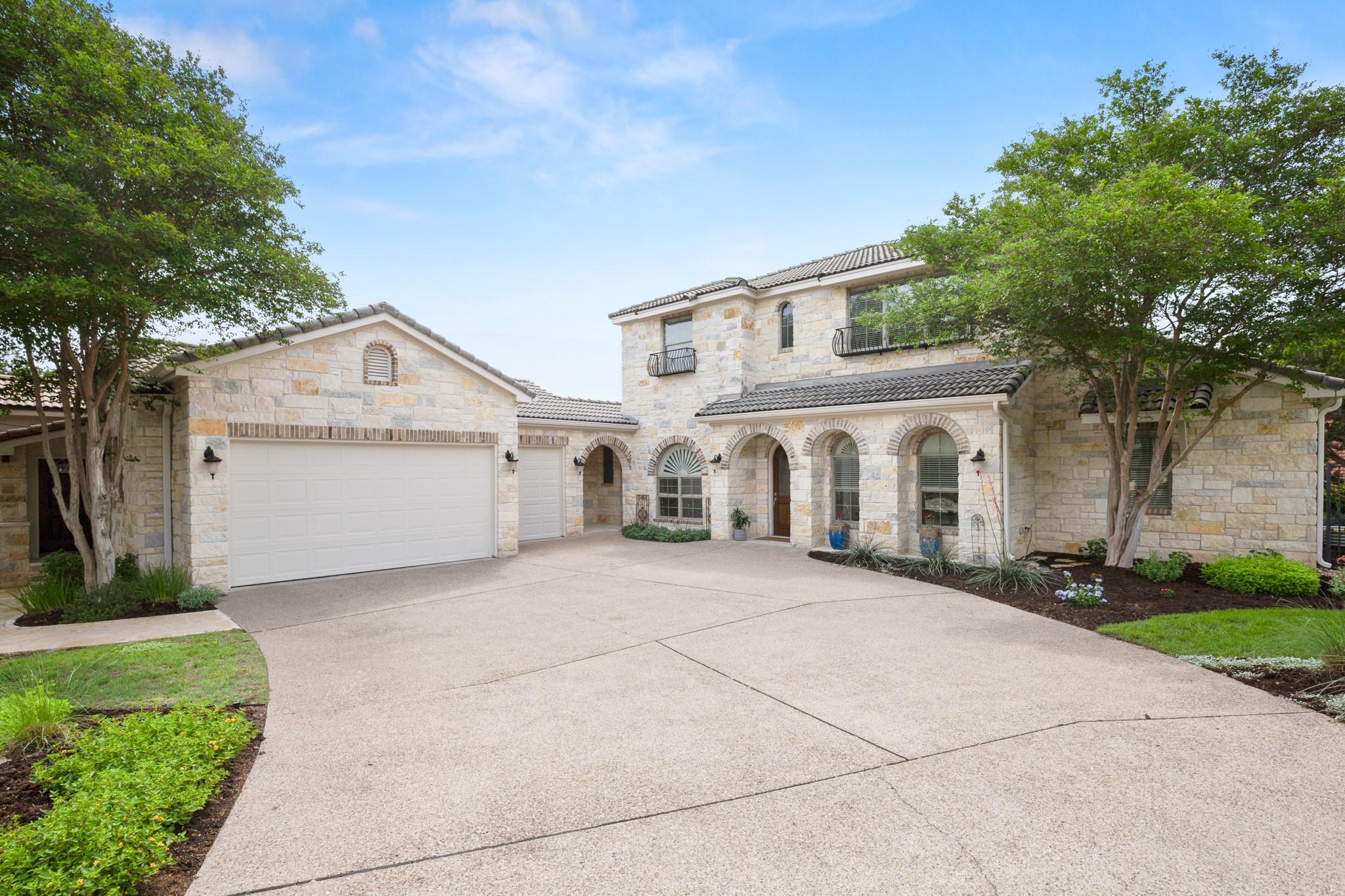 19 Swiftwater Trl, The Hills, TX 78738