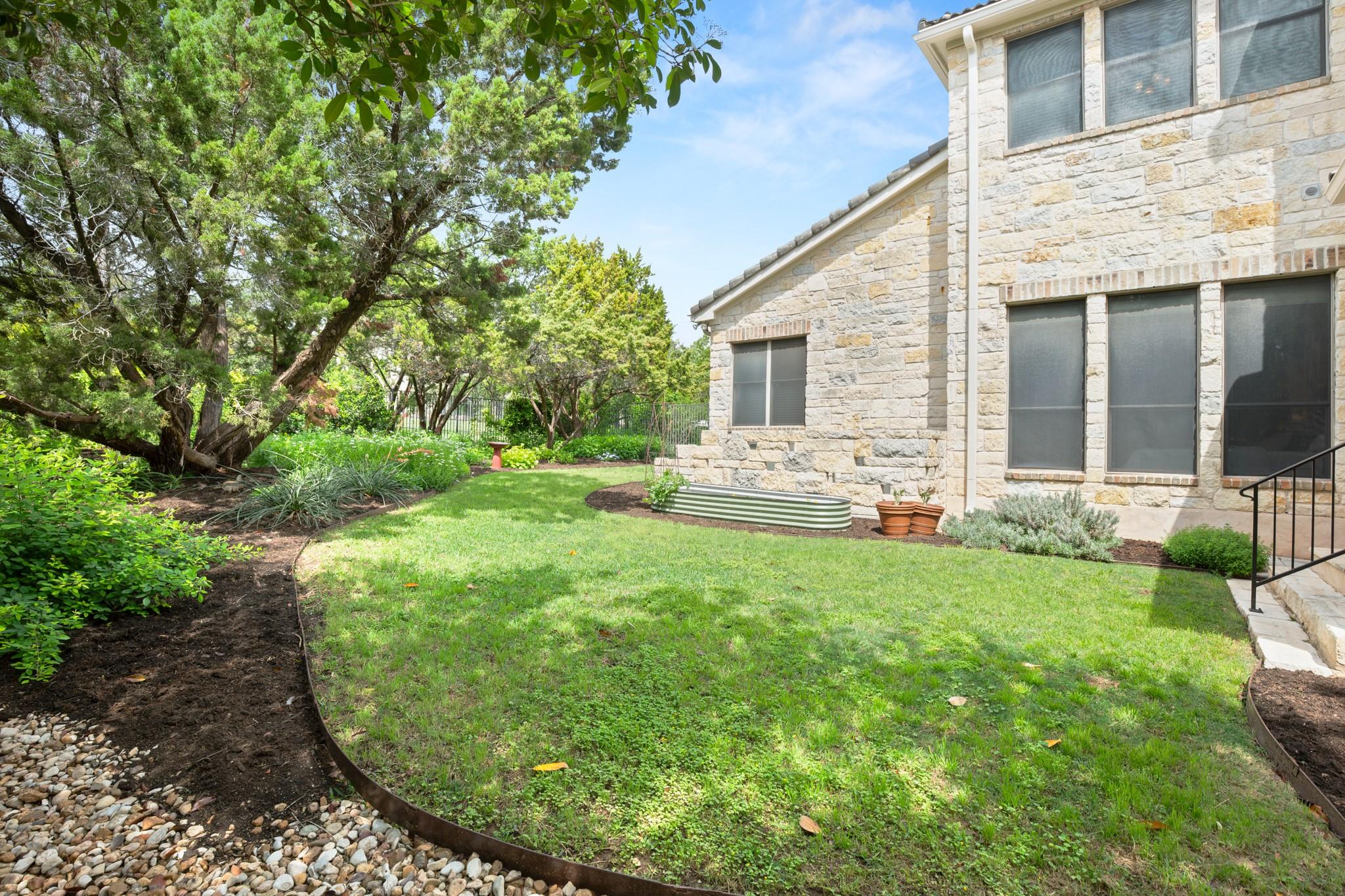 19 Swiftwater Trl, The Hills, TX 78738