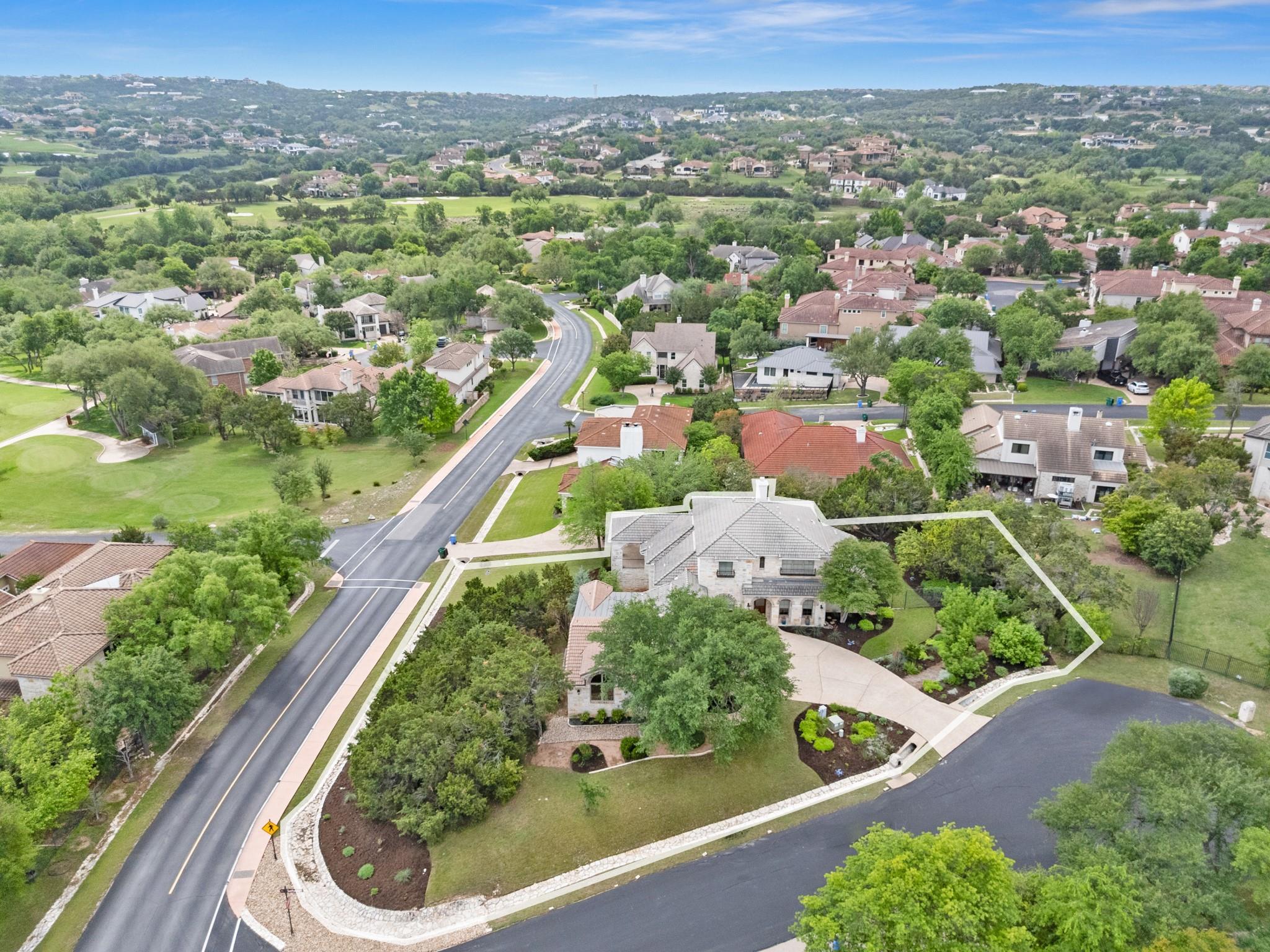 19 Swiftwater Trl, The Hills, TX 78738