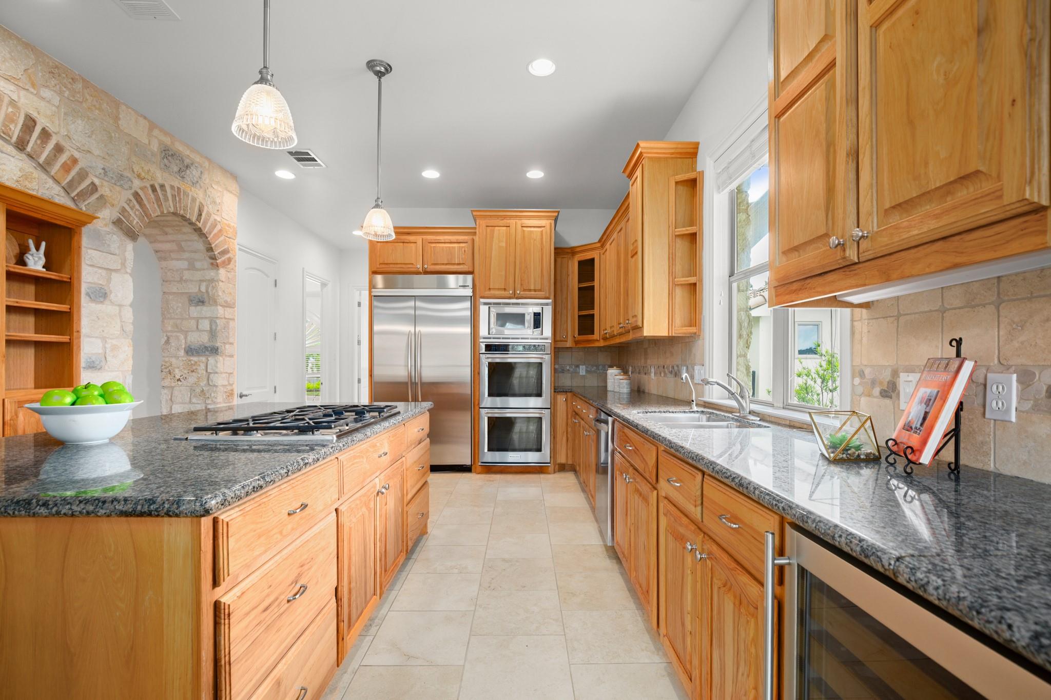 19 Swiftwater Trl, The Hills, TX 78738