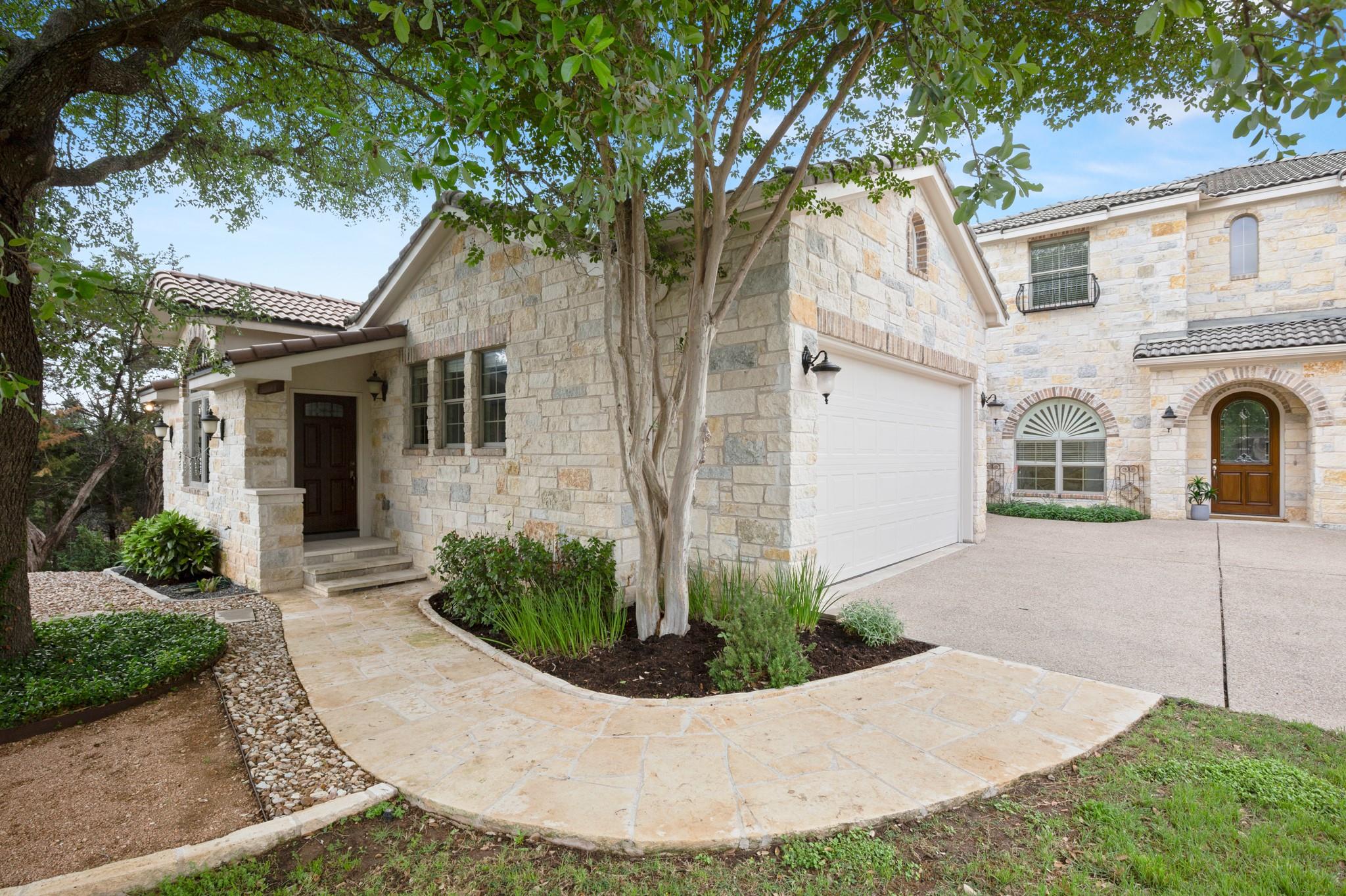 19 Swiftwater Trl, The Hills, TX 78738