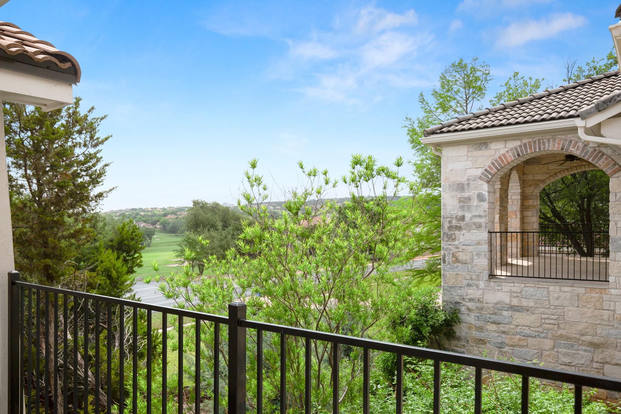 19 Swiftwater Trl, The Hills, TX 78738