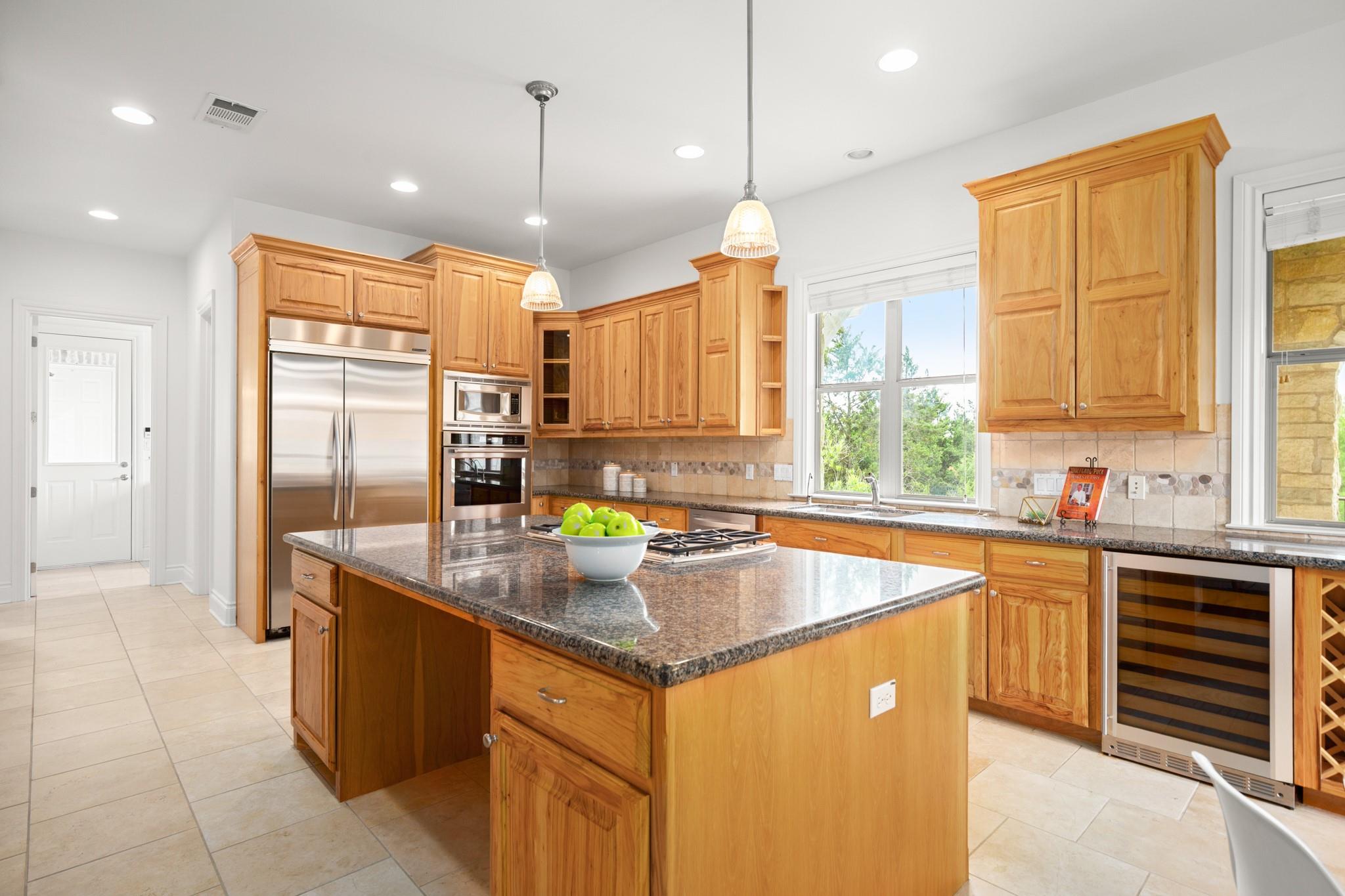 19 Swiftwater Trl, The Hills, TX 78738