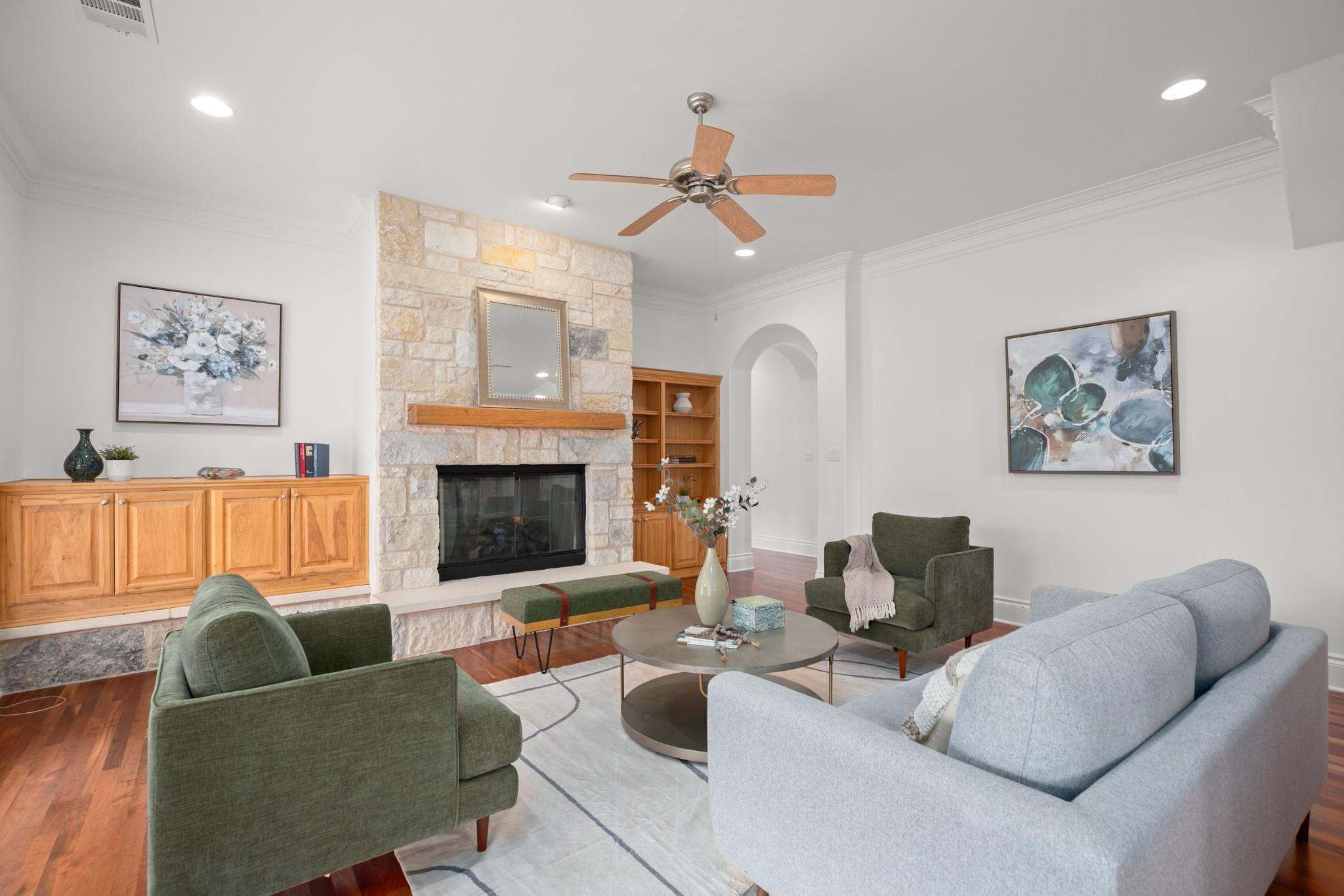 19 Swiftwater Trl, The Hills, TX 78738