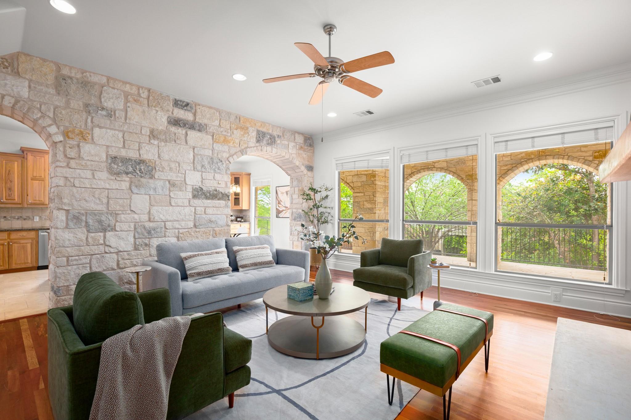 19 Swiftwater Trl, The Hills, TX 78738