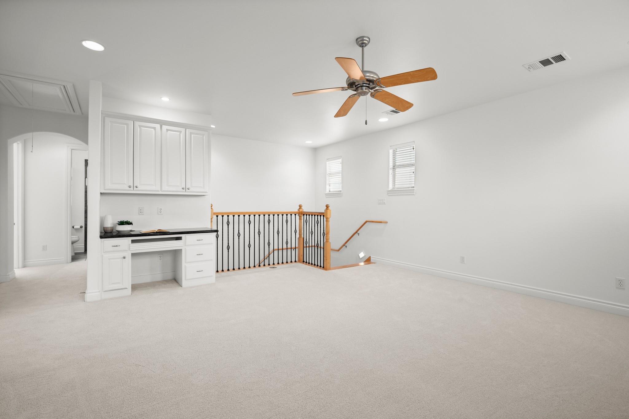 19 Swiftwater Trl, The Hills, TX 78738