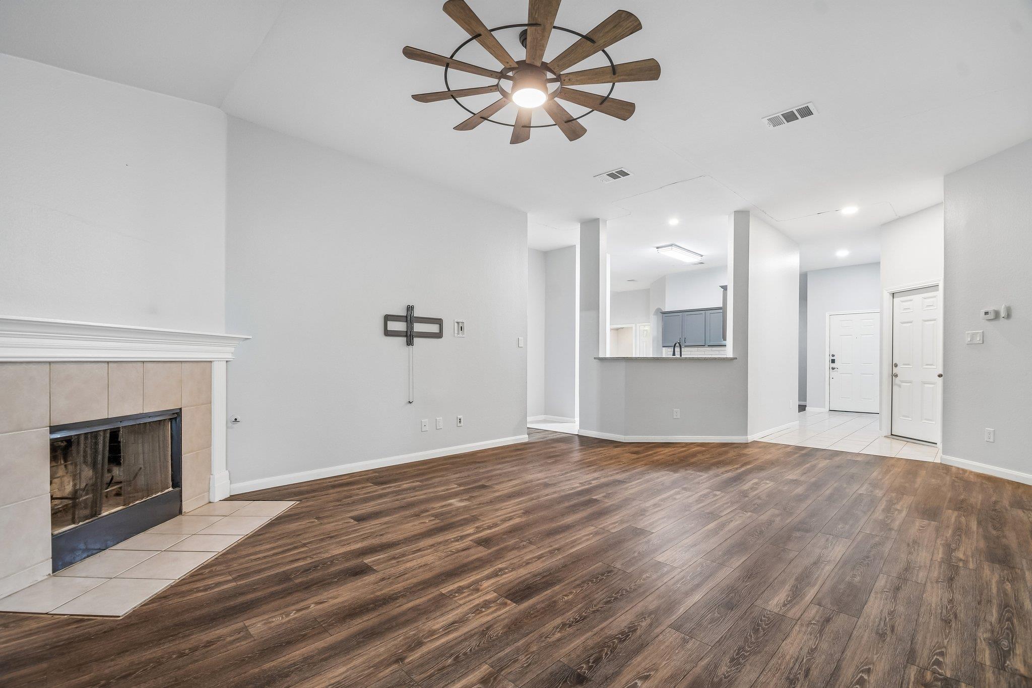 596 Goldenrod St, Kyle, TX 78640