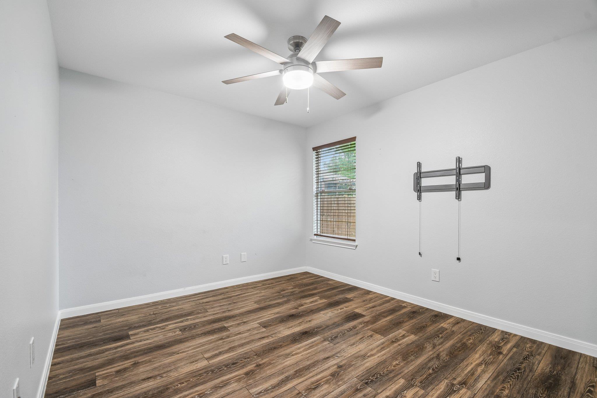 596 Goldenrod St, Kyle, TX 78640