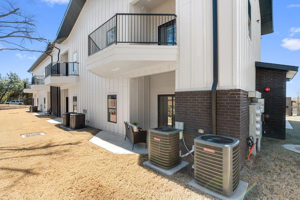 2450 Wickersham Ln # 2022, Austin, TX 78741