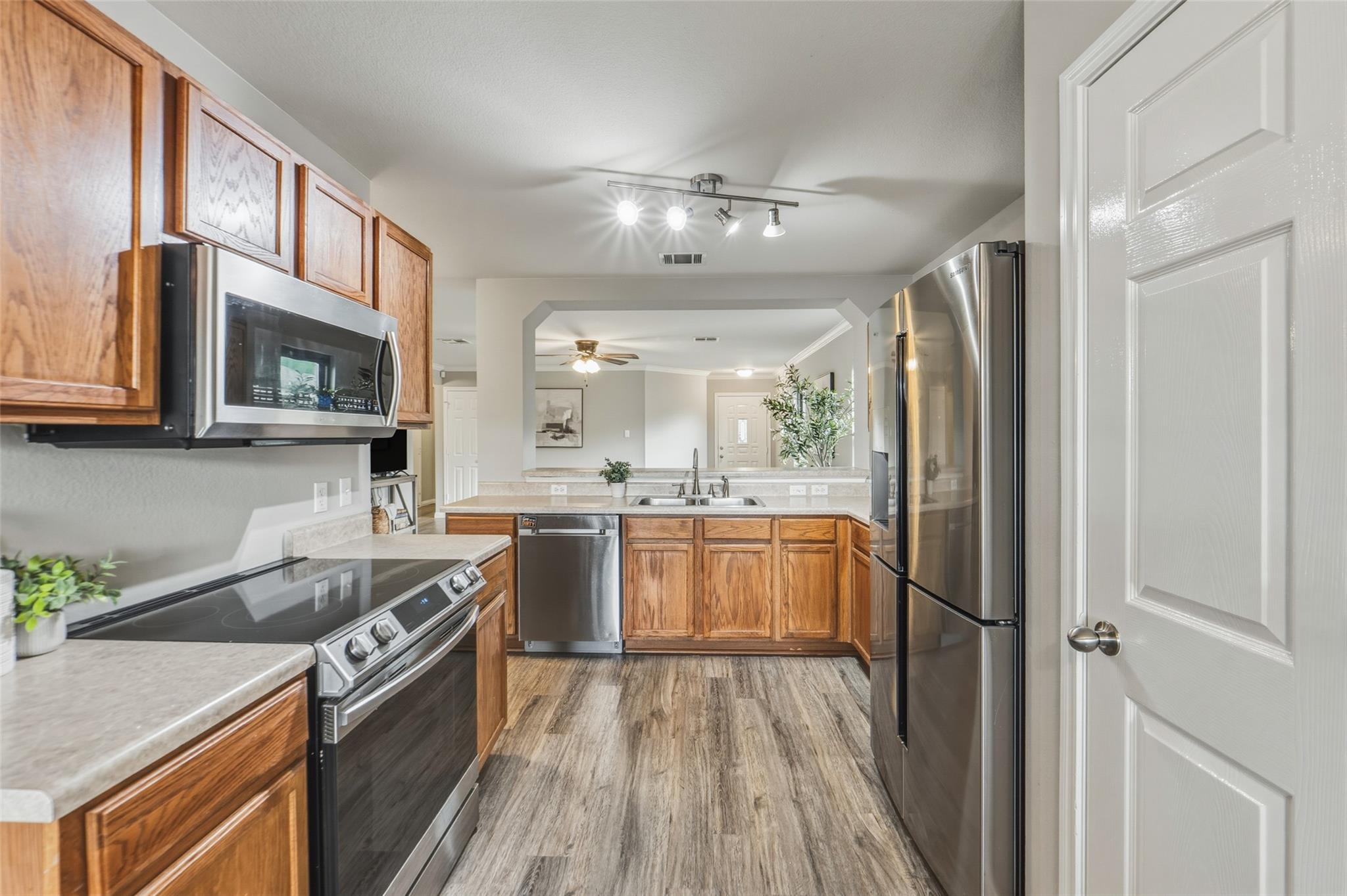 710 Sherry Dr, Leander, TX 78641