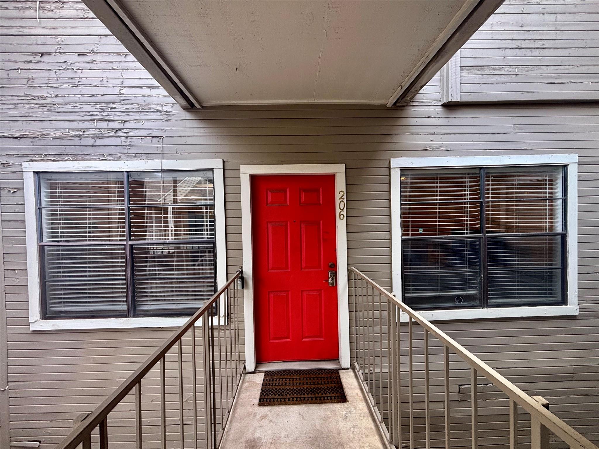 915 W 23rd St # 206, Austin, TX 78705