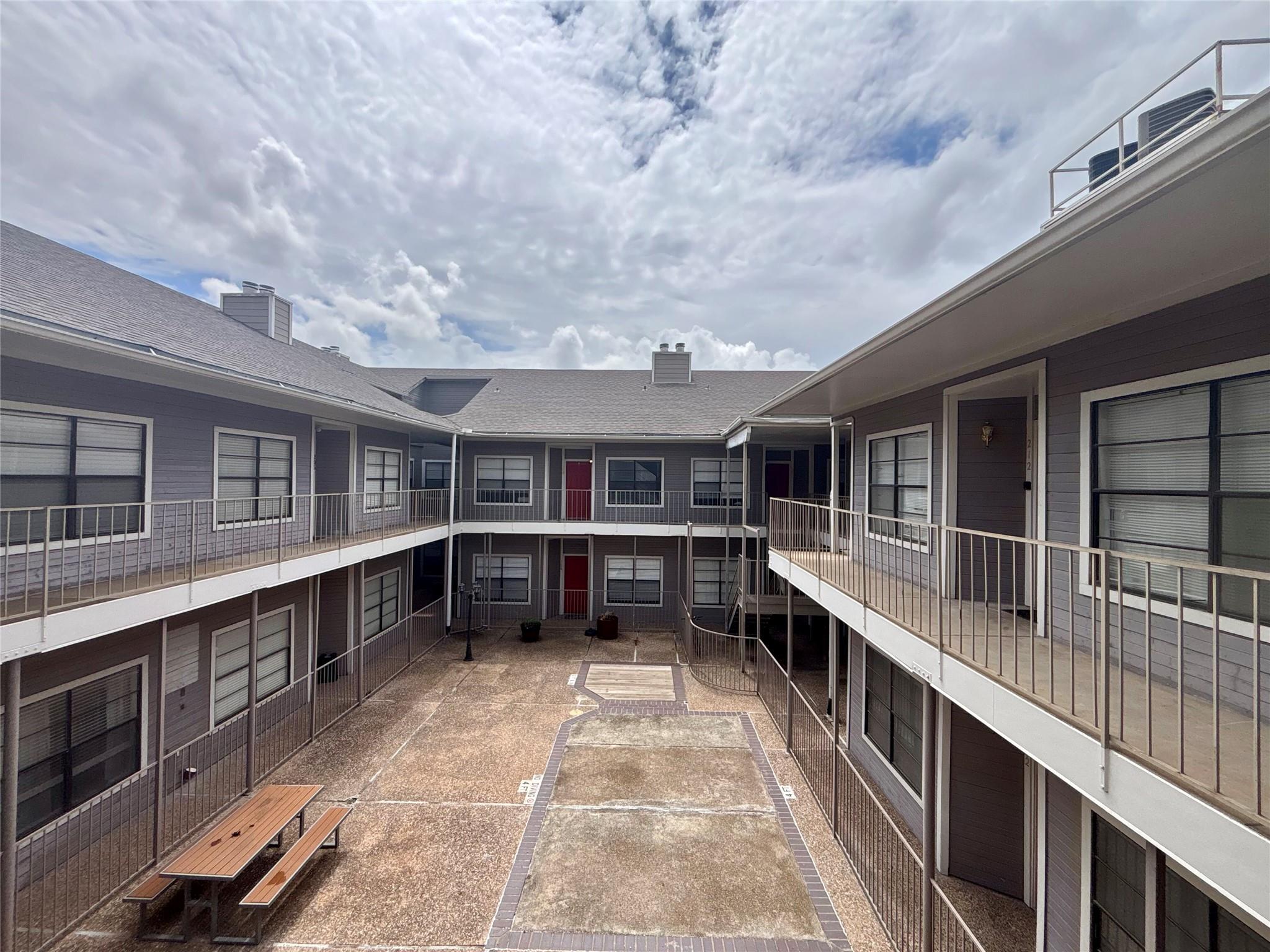 915 W 23rd St # 206, Austin, TX 78705