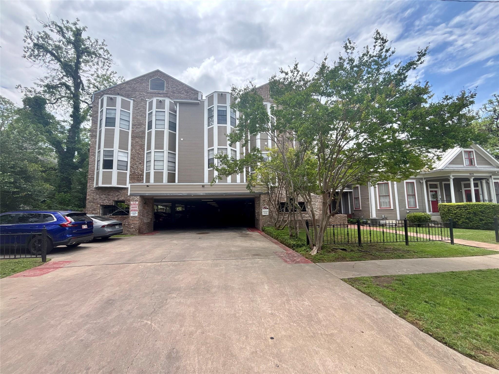 915 W 23rd St # 206, Austin, TX 78705