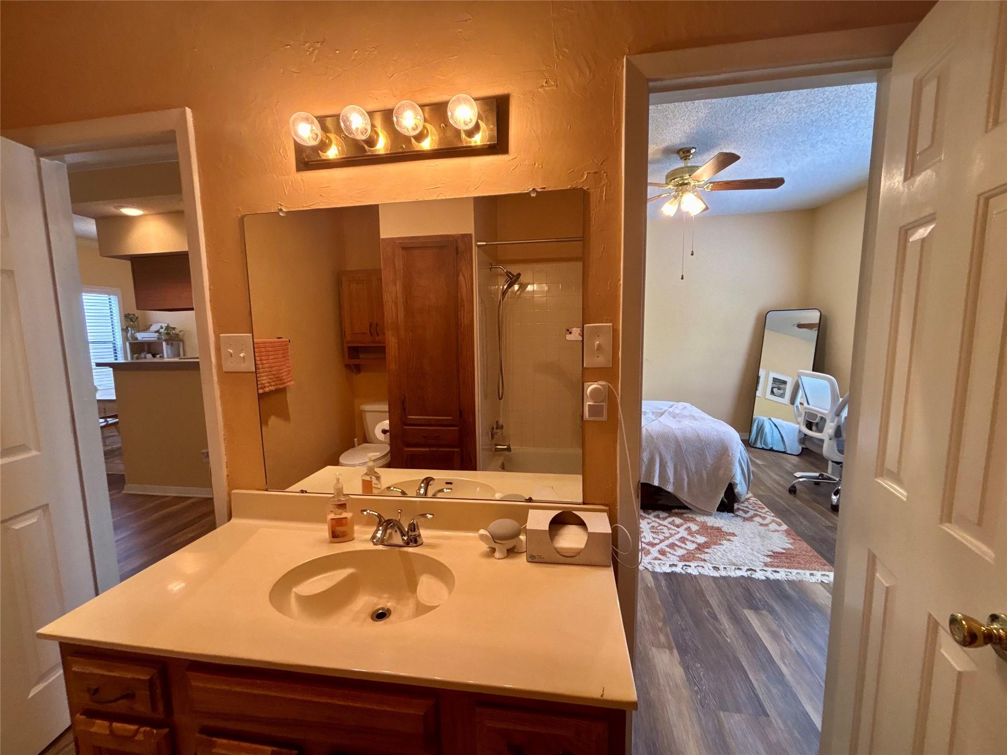 915 W 23rd St # 206, Austin, TX 78705