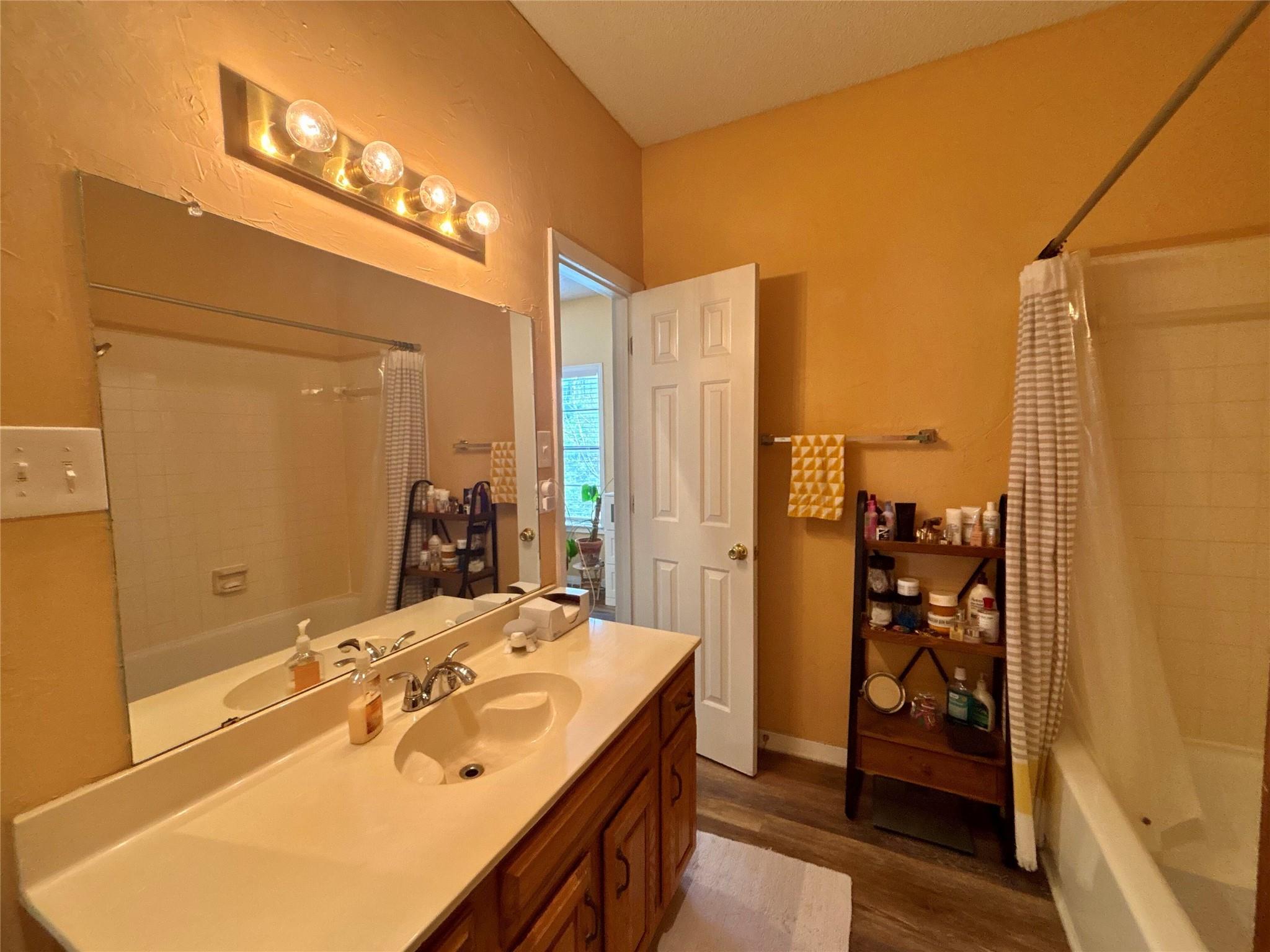 915 W 23rd St # 206, Austin, TX 78705