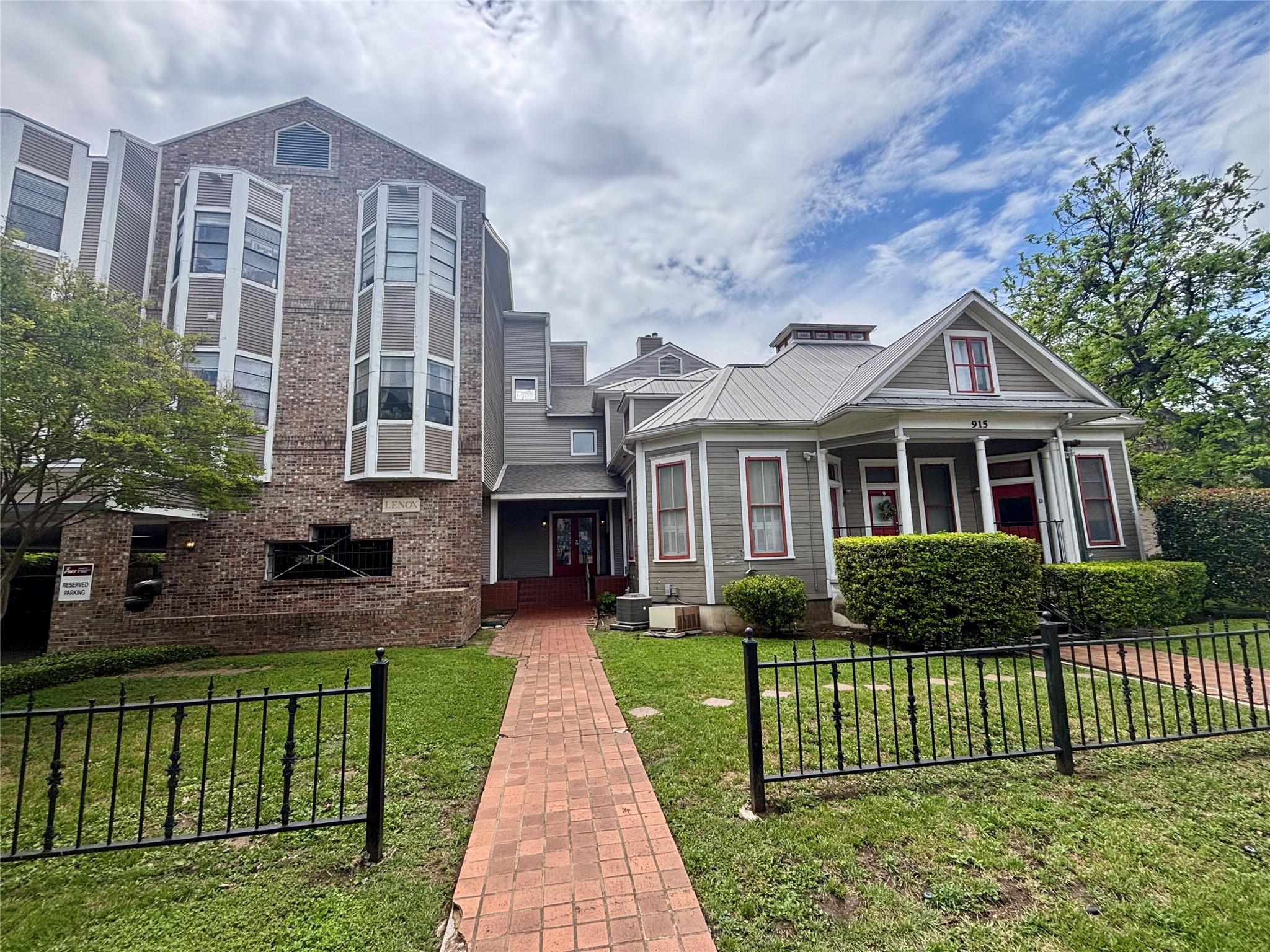 915 W 23rd St # 206, Austin, TX 78705