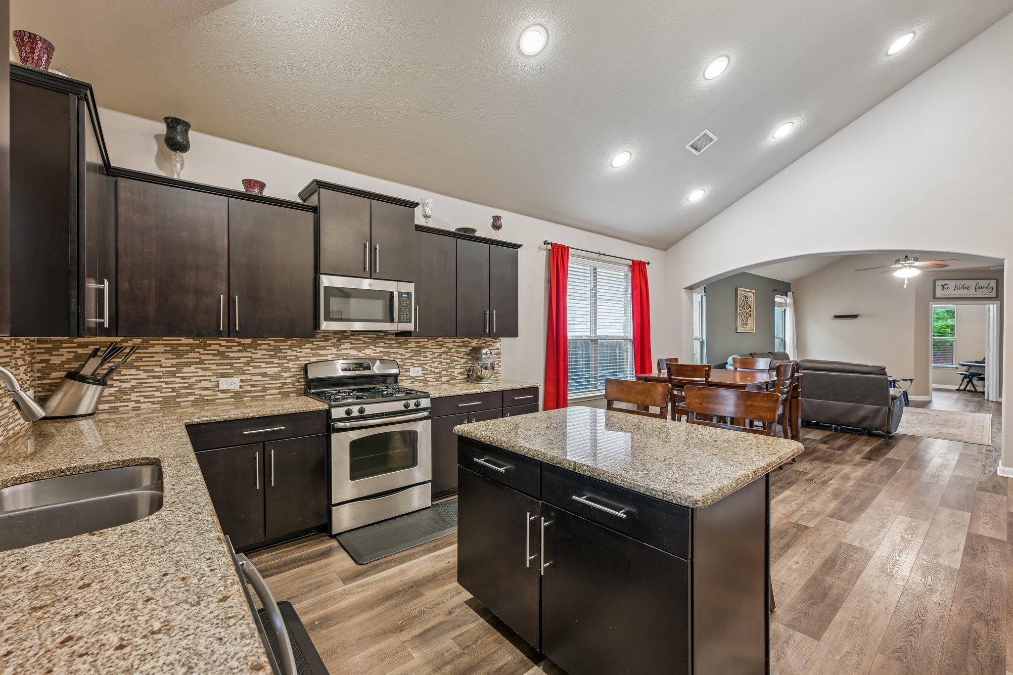 2336 Lyla Ln, Leander, TX 78641