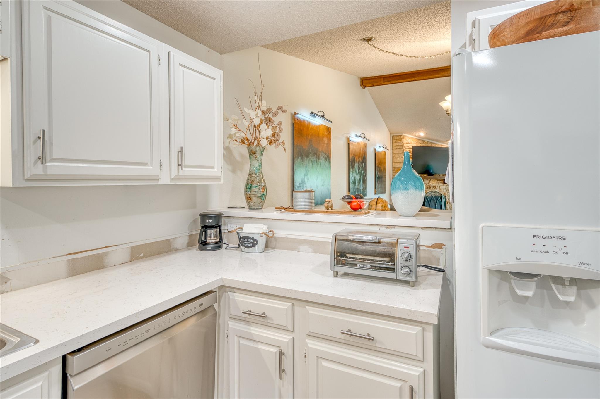 27 Oaks Pl, Lago Vista, TX 78645