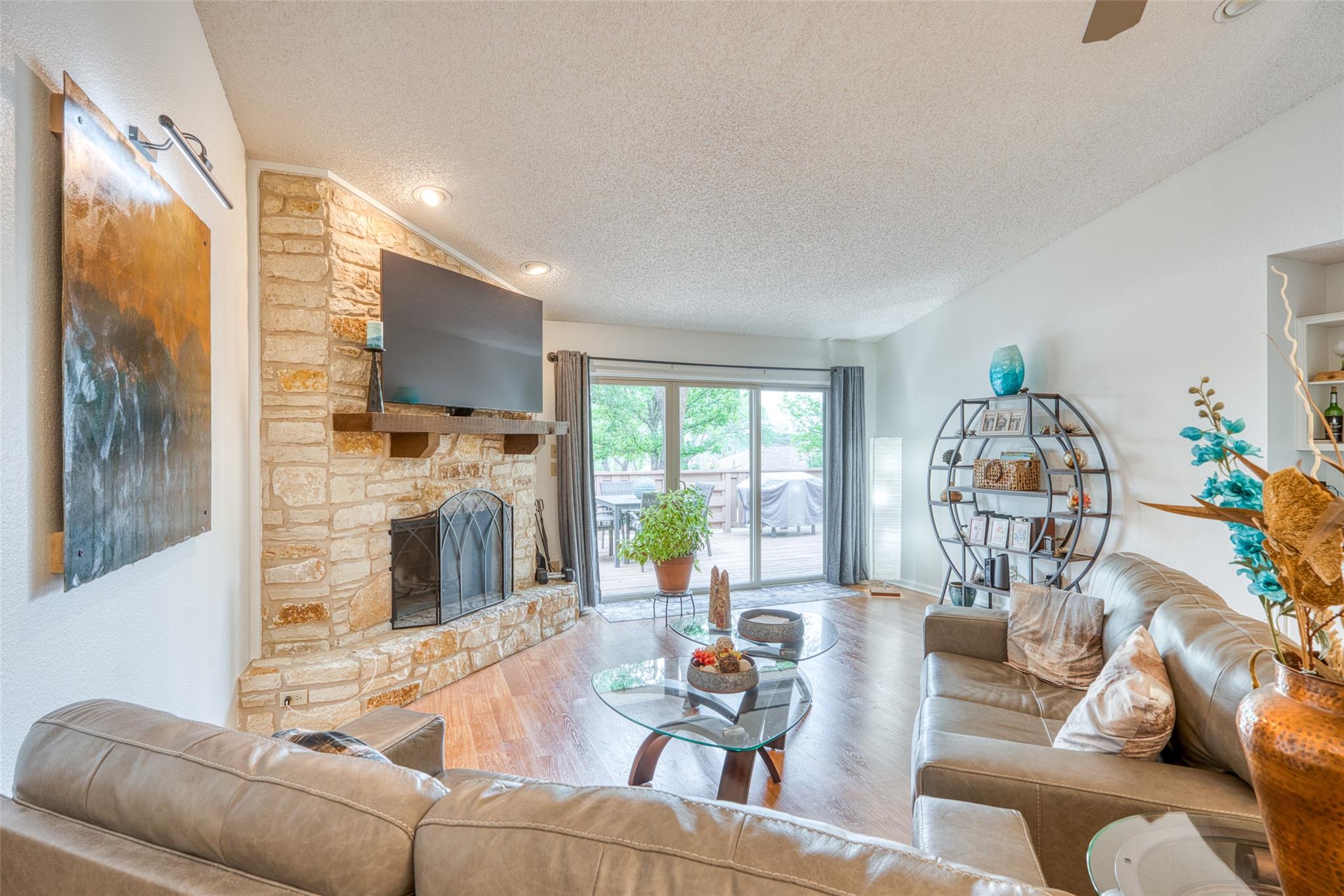 27 Oaks Pl, Lago Vista, TX 78645