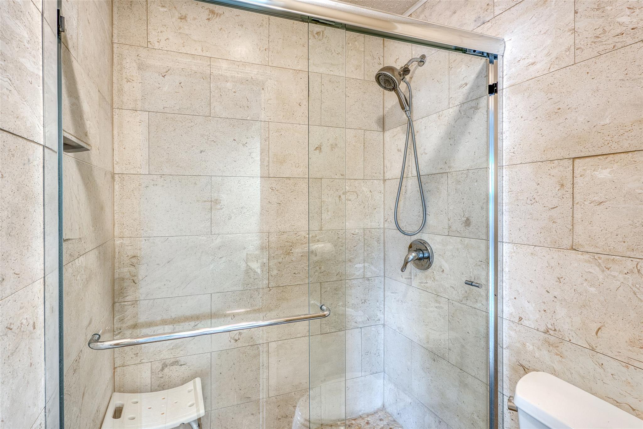 27 Oaks Pl, Lago Vista, TX 78645