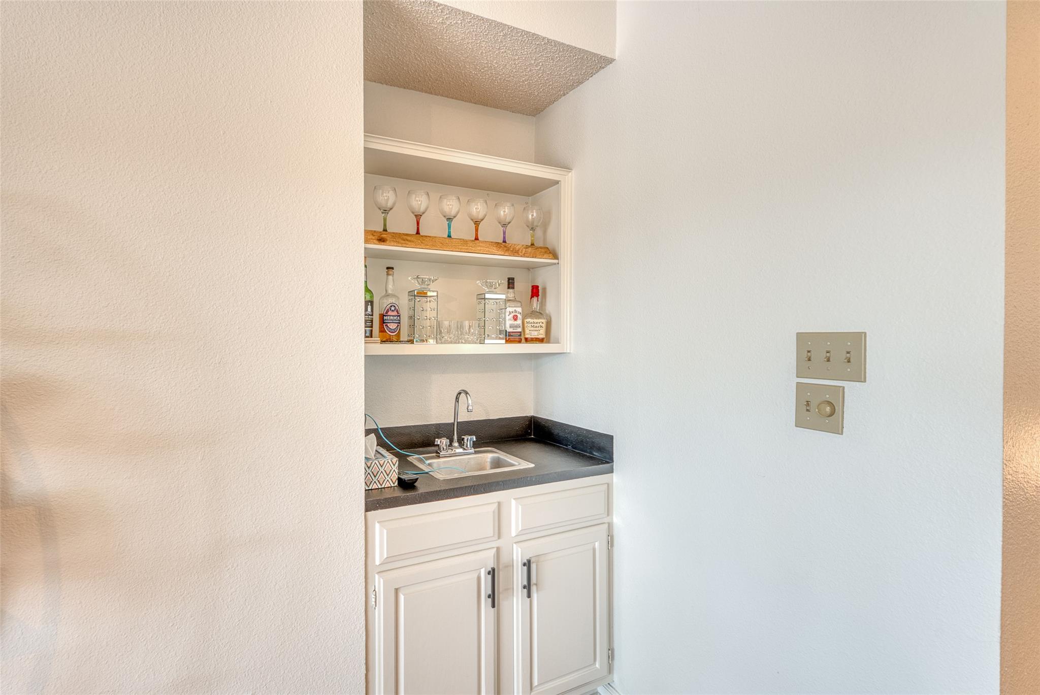 27 Oaks Pl, Lago Vista, TX 78645