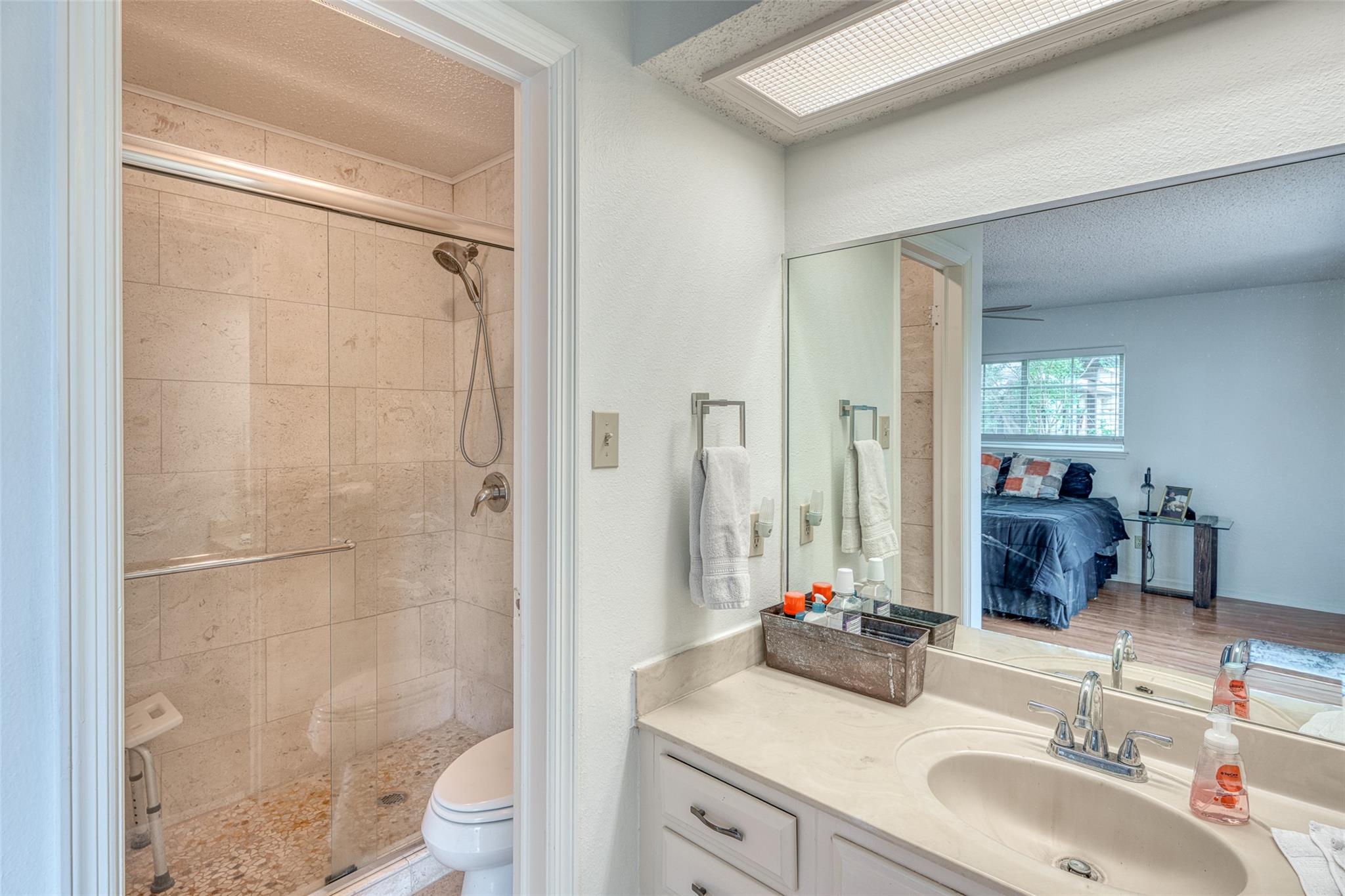 27 Oaks Pl, Lago Vista, TX 78645