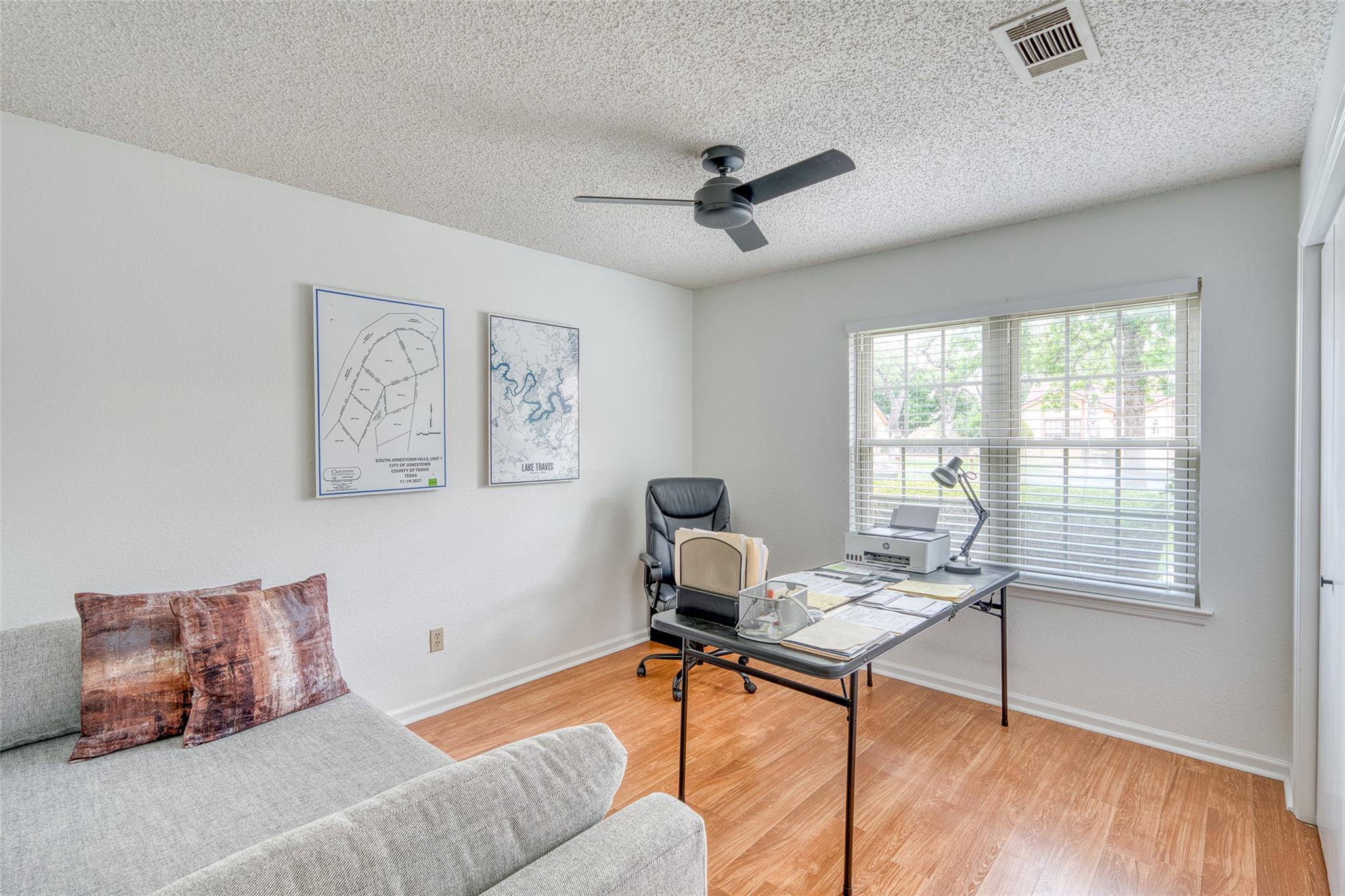 27 Oaks Pl, Lago Vista, TX 78645