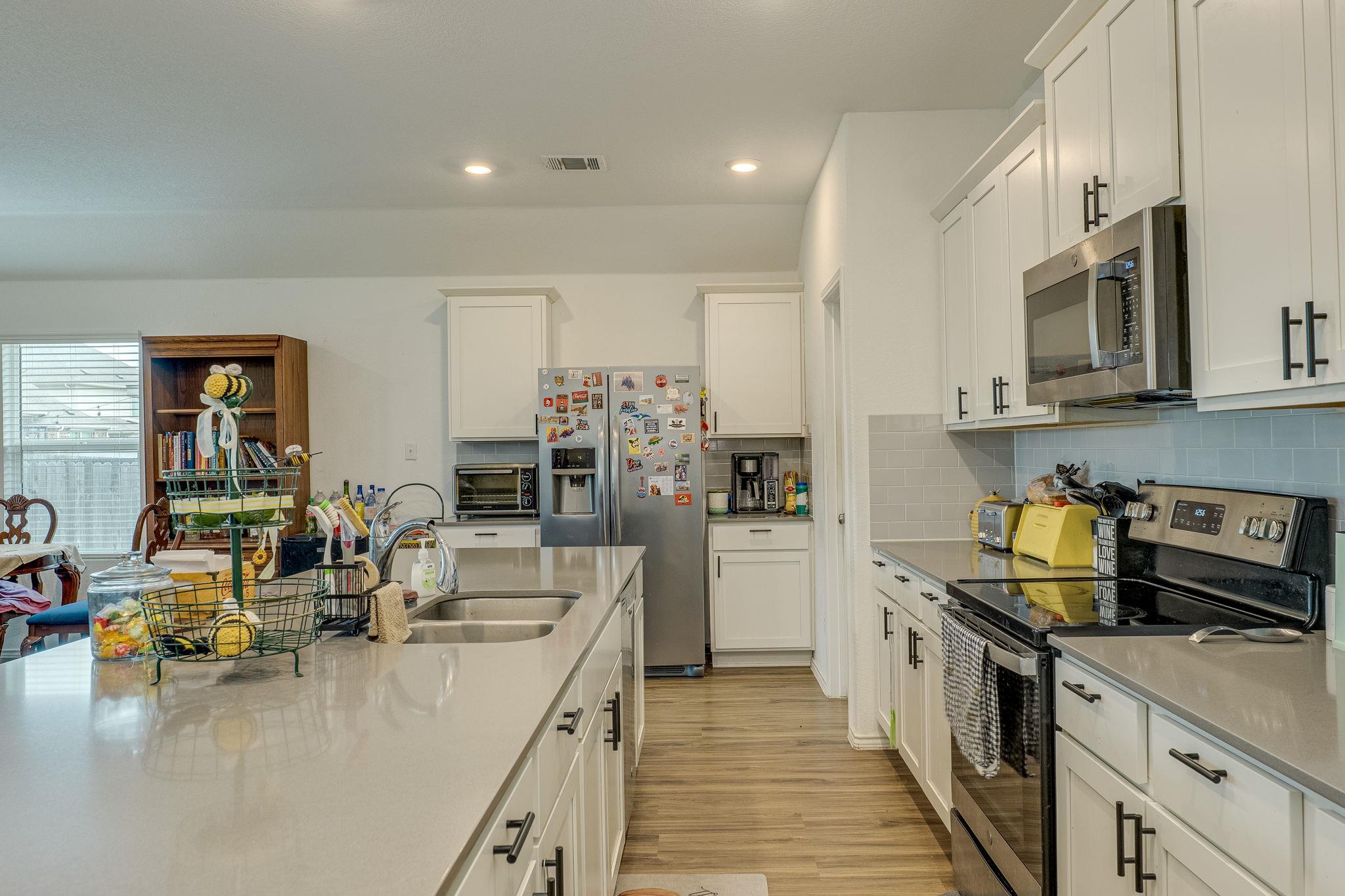 423 Bluejack Way, Hutto, TX 78634