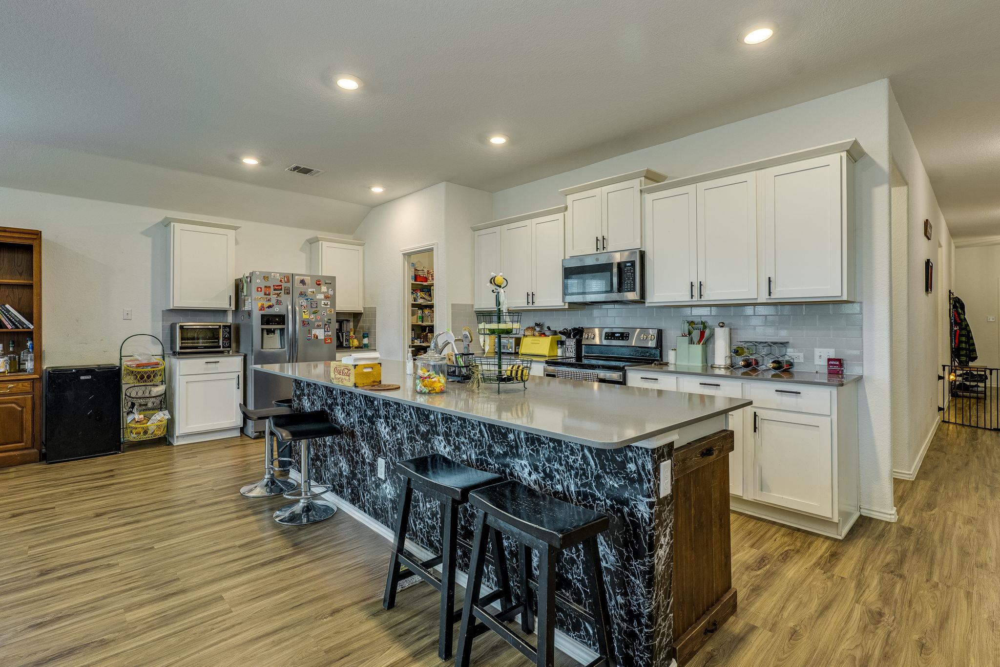 423 Bluejack Way, Hutto, TX 78634