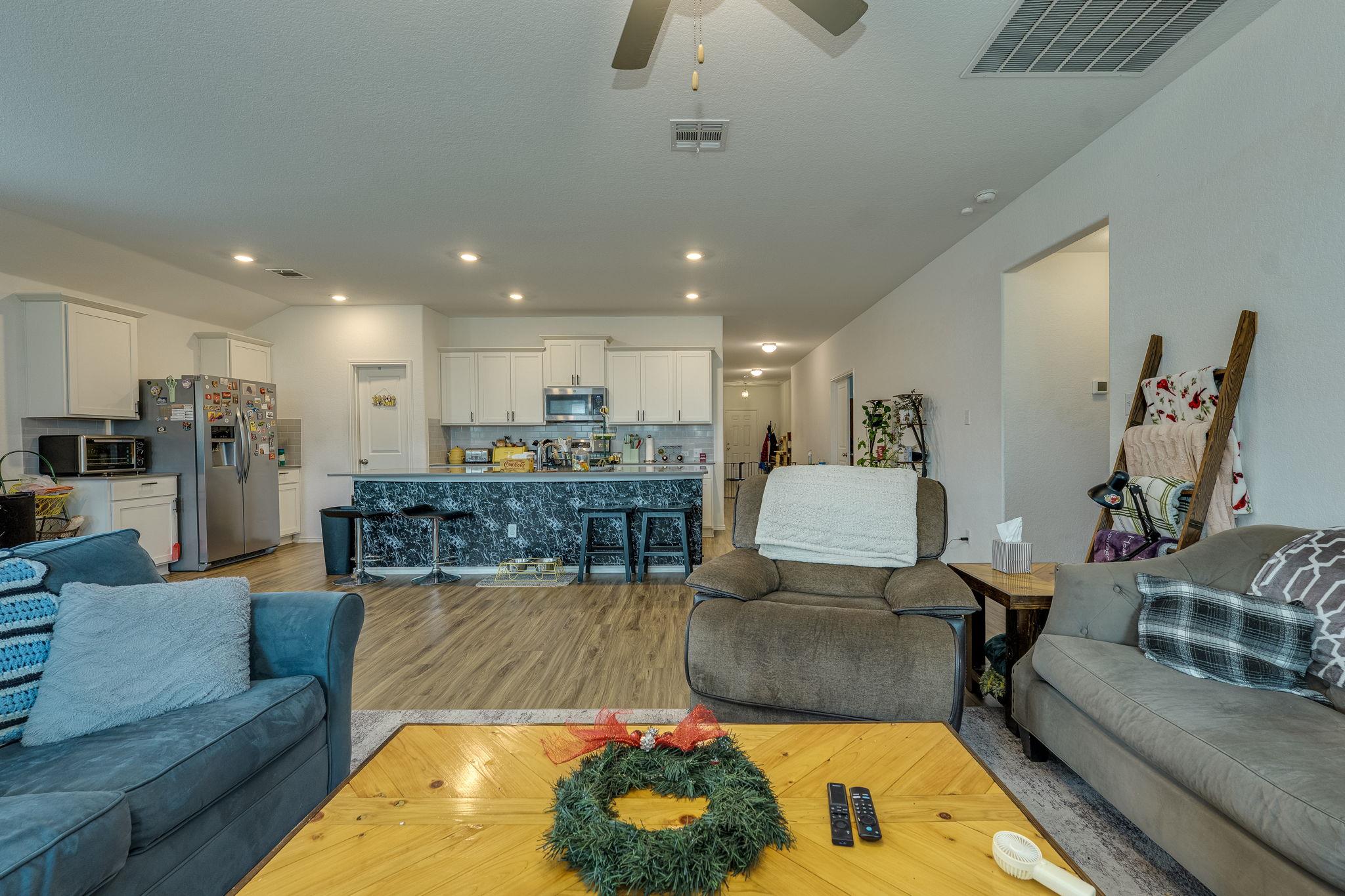 423 Bluejack Way, Hutto, TX 78634