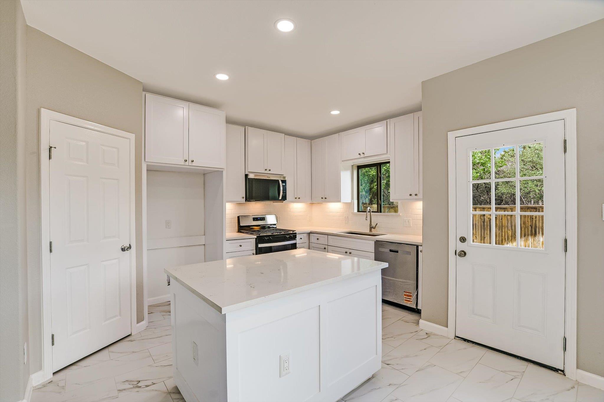 1401 Little Elm Trl # 205, Cedar Park, TX 78613