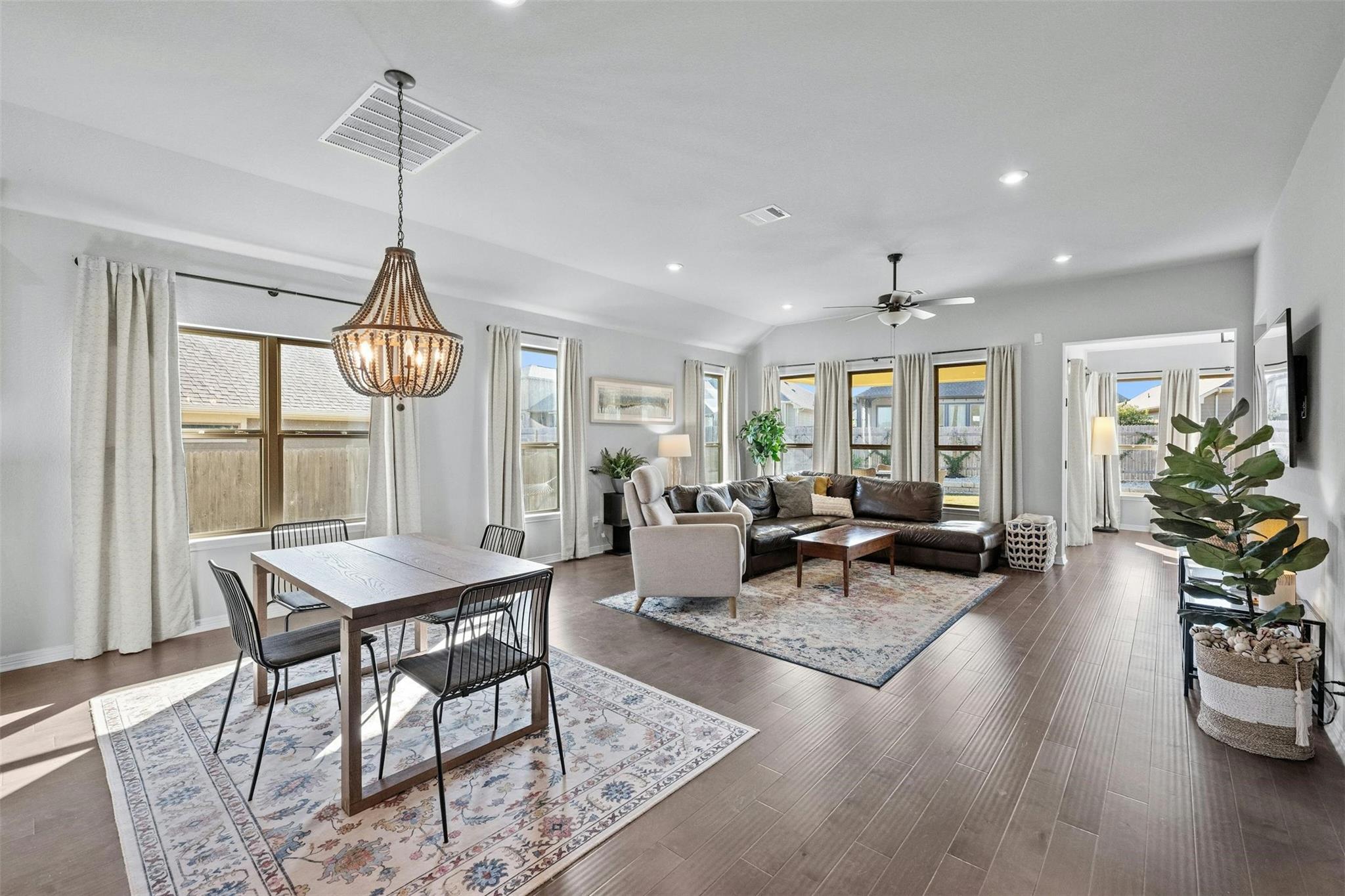 103 Scotsburg St, Hutto, TX 78634