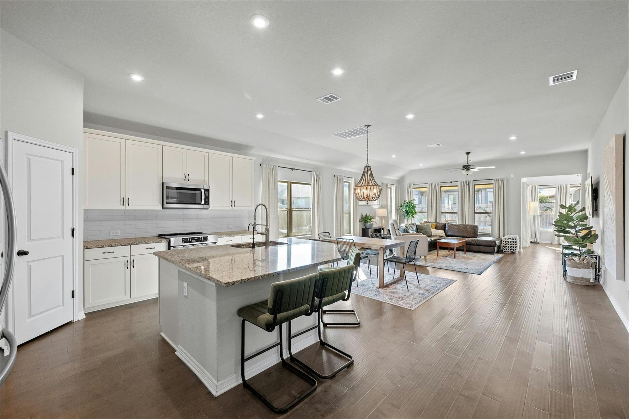 103 Scotsburg St, Hutto, TX 78634