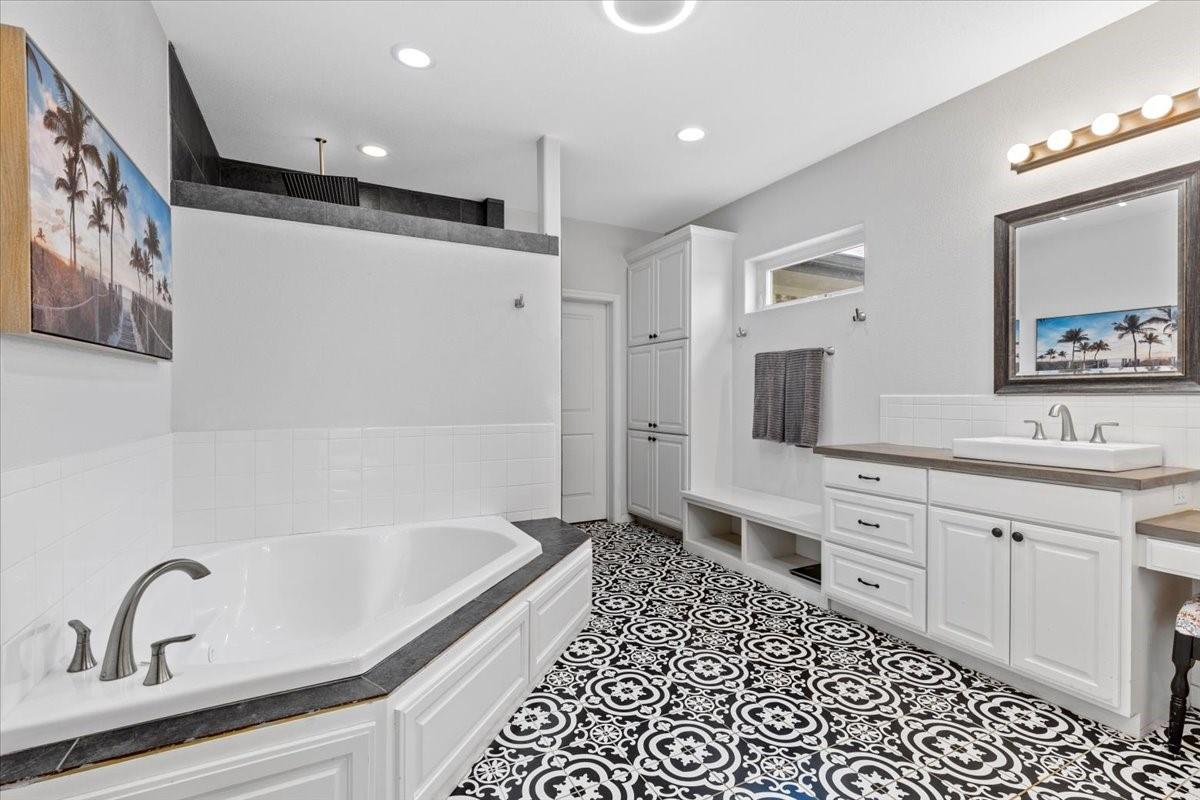 1883 Watterson Rd, Bastrop, TX 78602