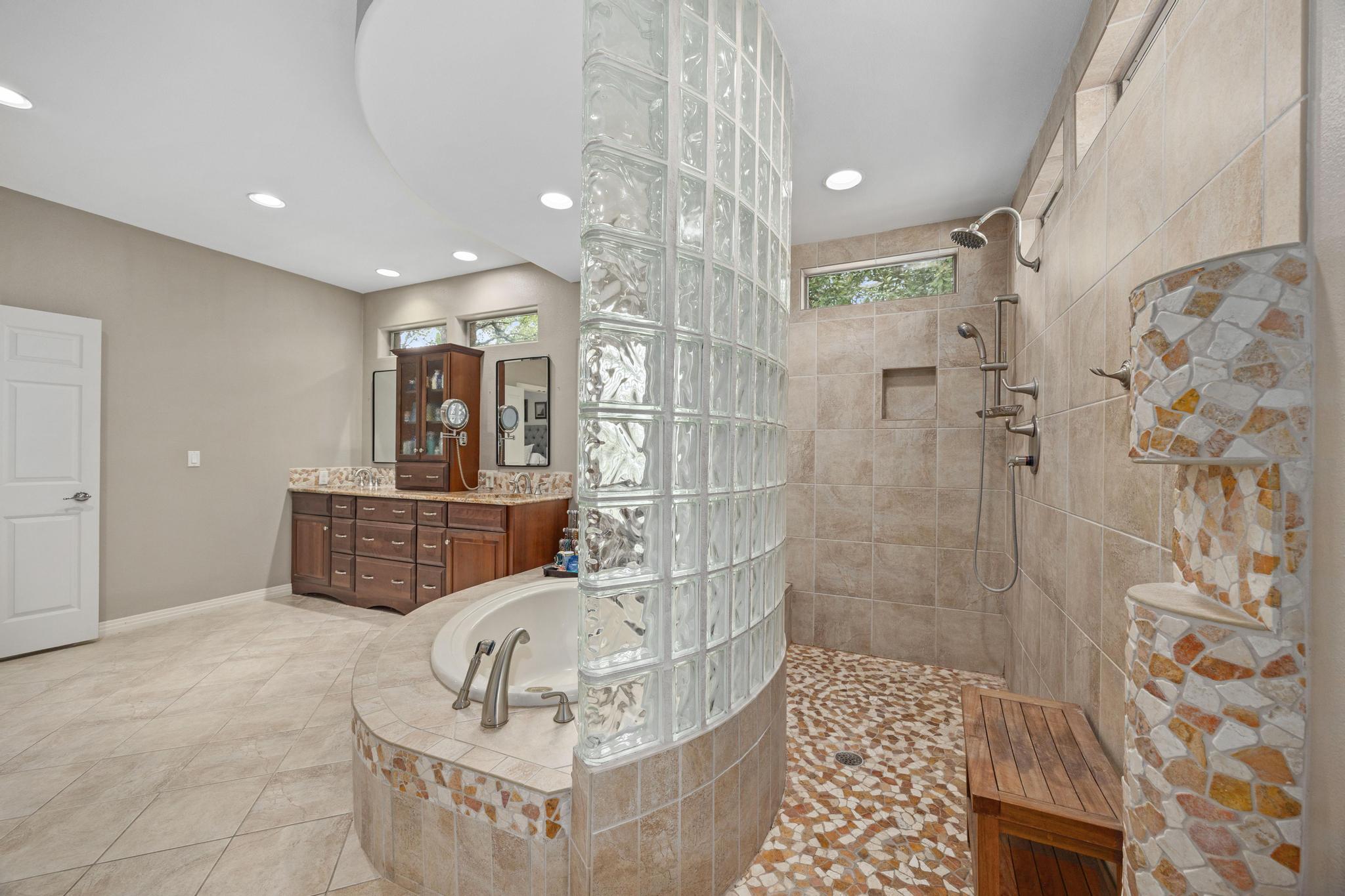 917 Challenger, Lakeway, TX 78734