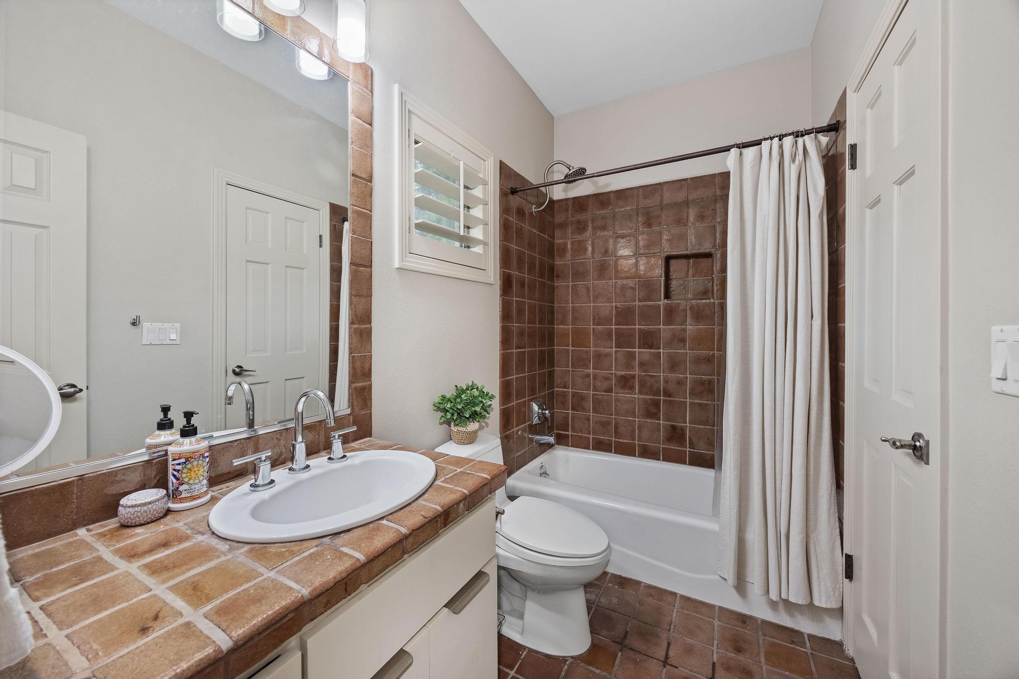 917 Challenger, Lakeway, TX 78734