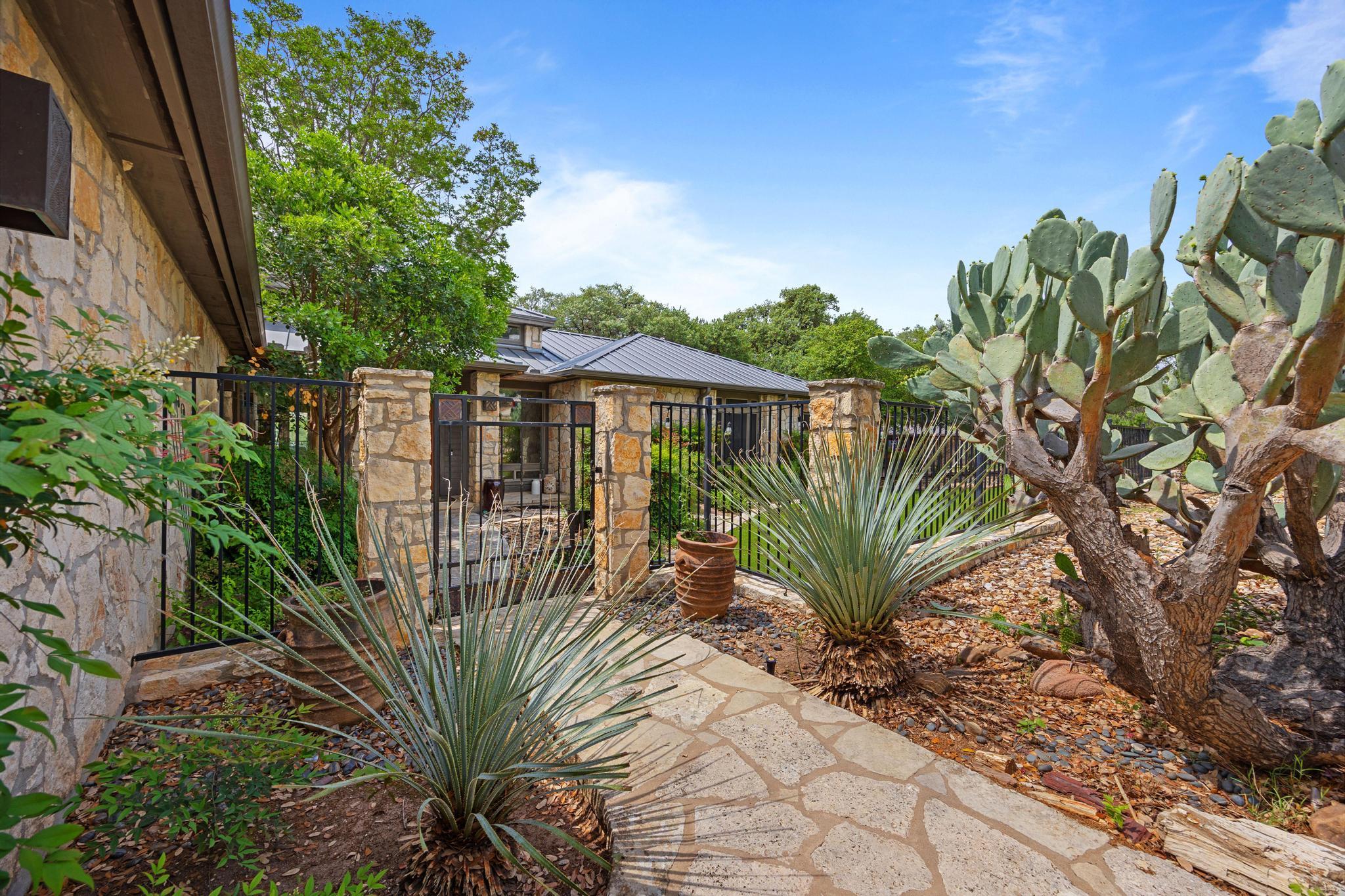 917 Challenger, Lakeway, TX 78734